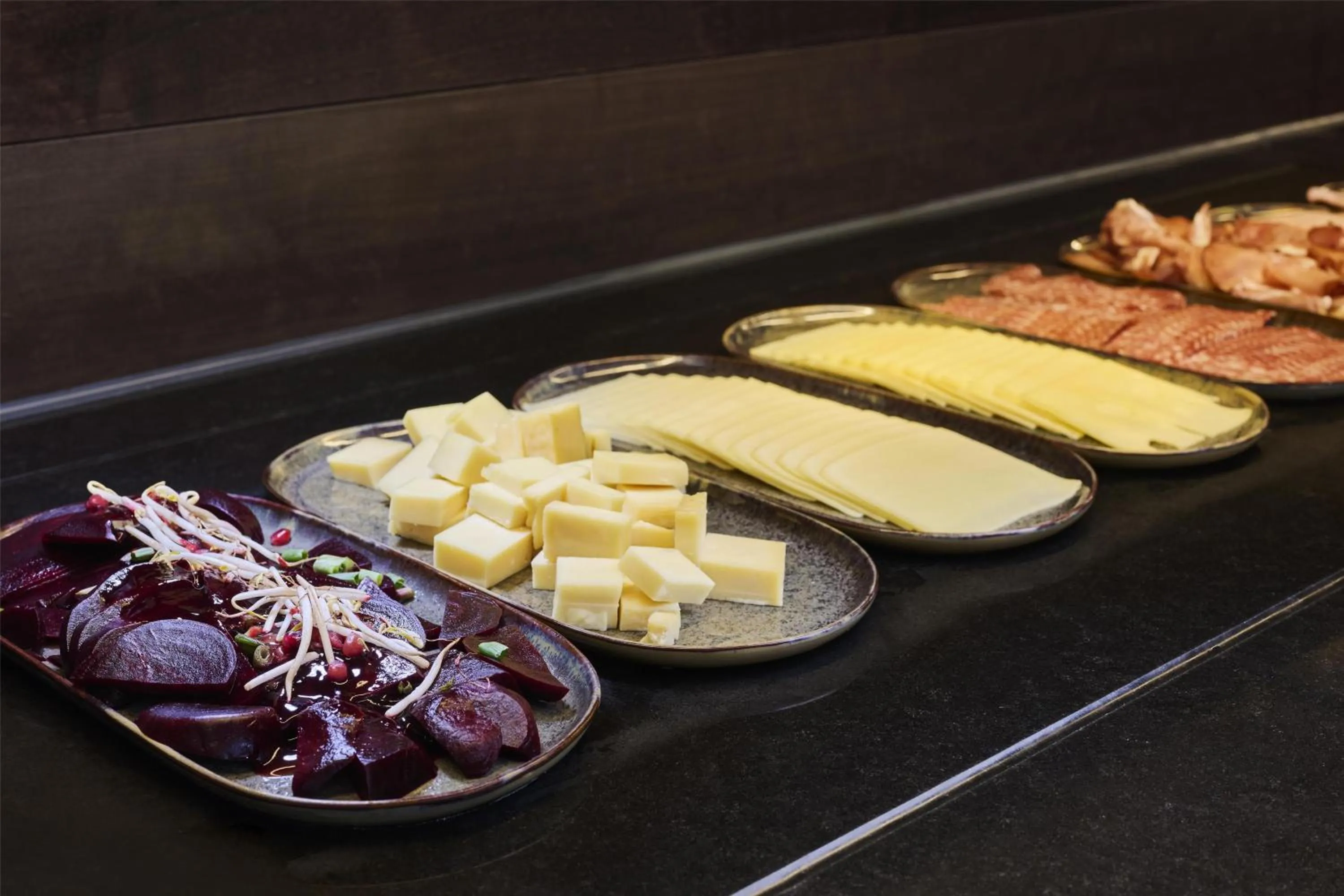 Restaurant/places to eat in NH Stuttgart Airport