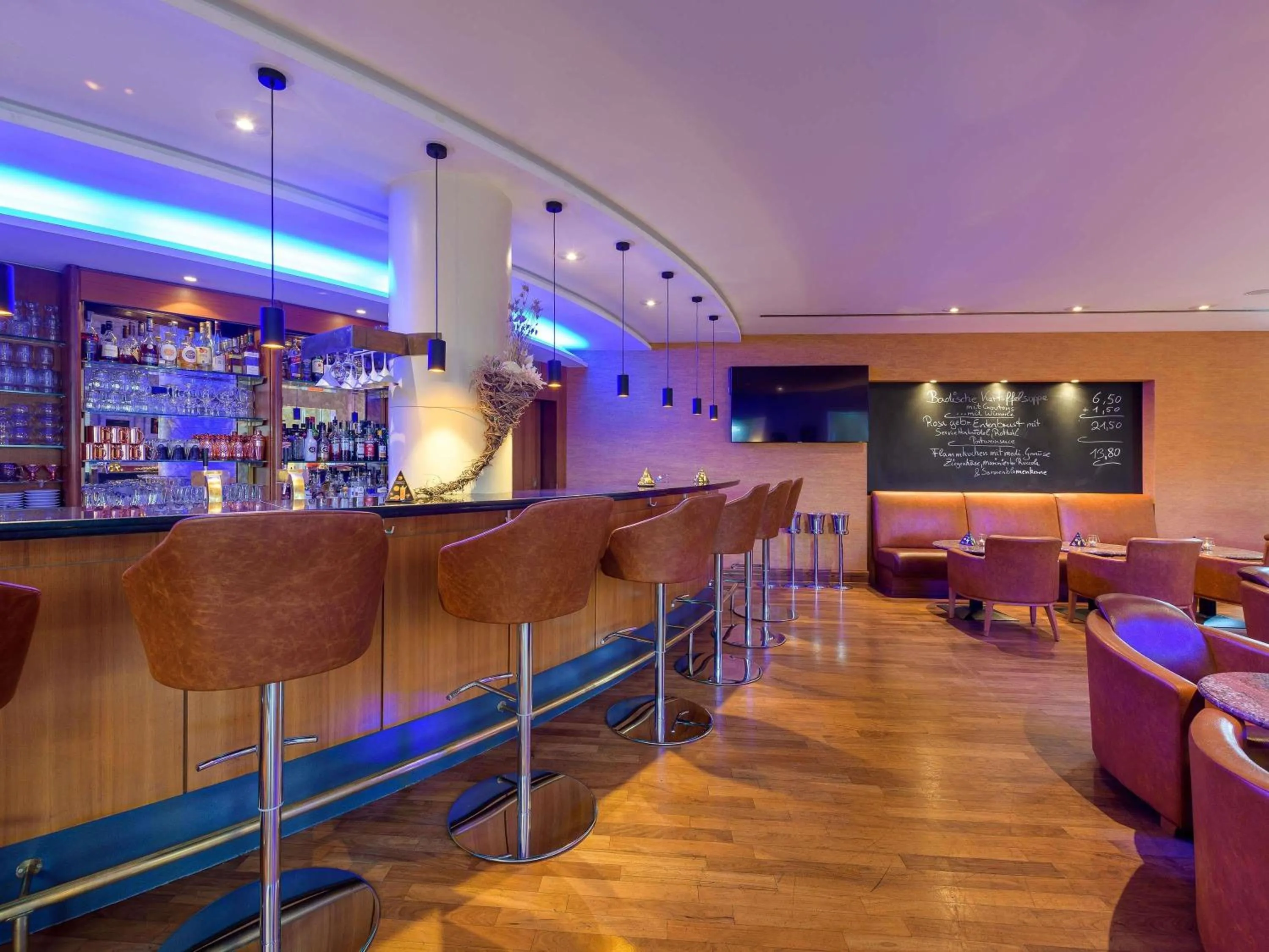 Lounge or bar in Novotel Freiburg am Konzerthaus