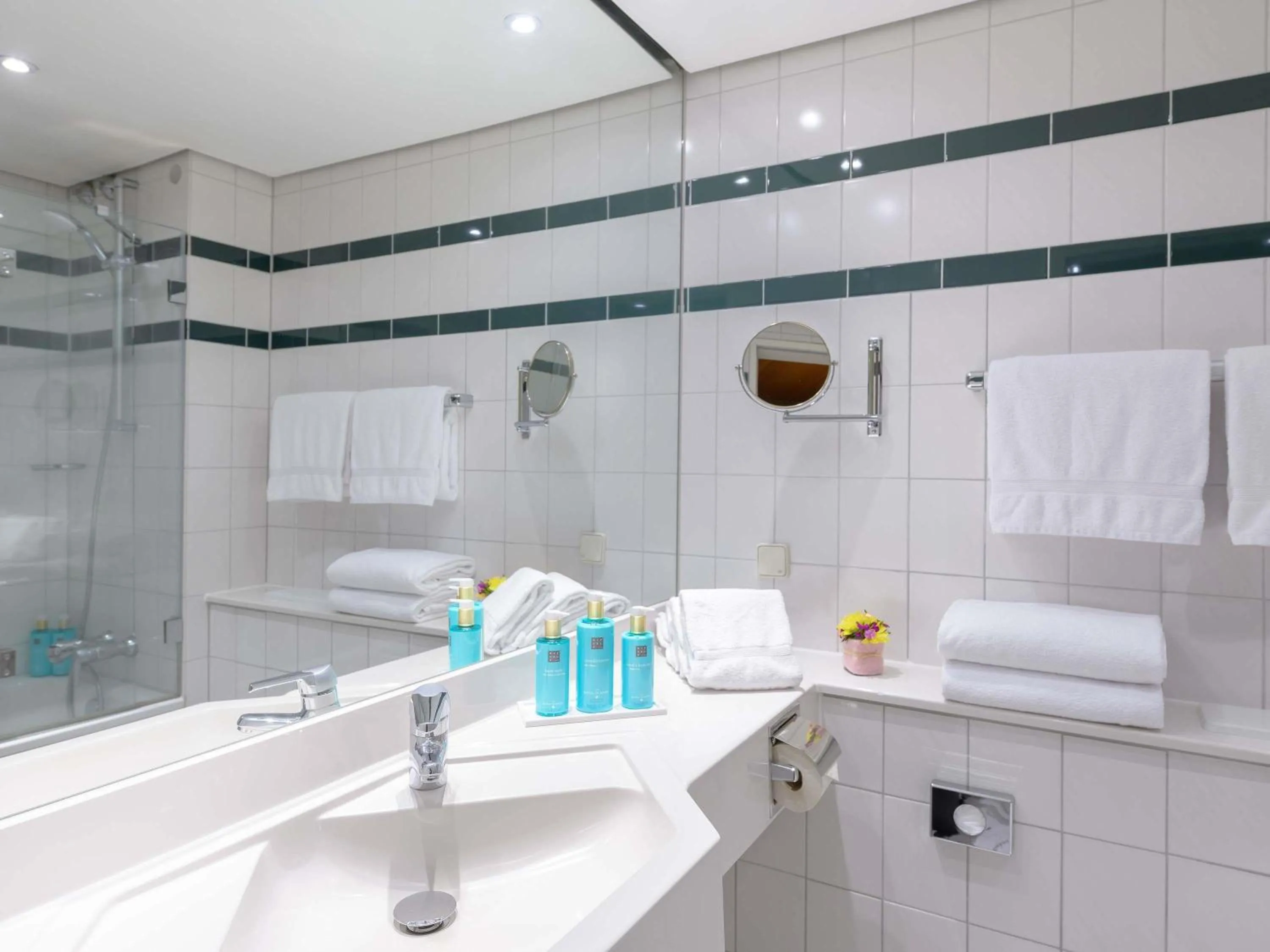 Bedroom in Novotel Freiburg am Konzerthaus