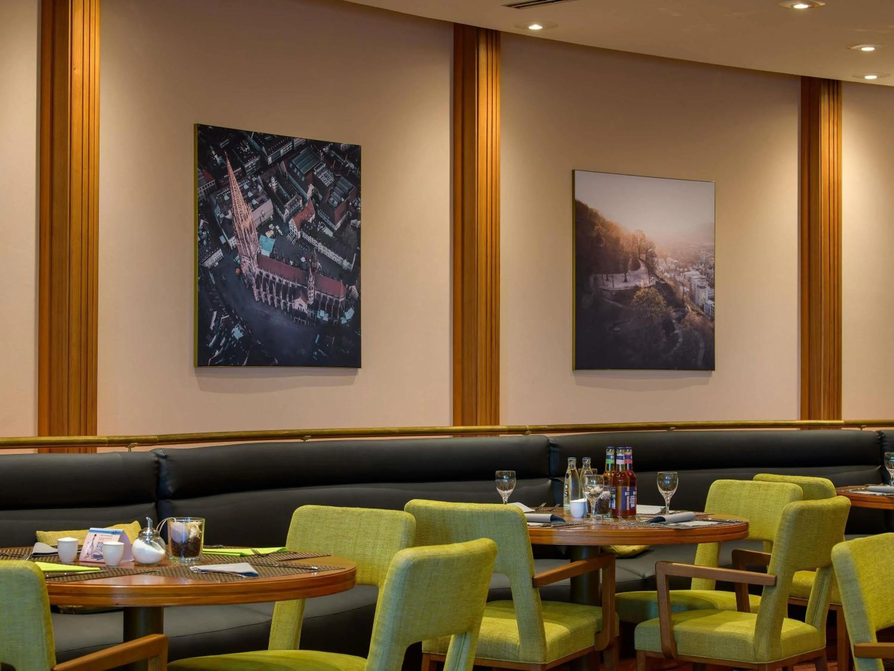 Restaurant/places to eat in Novotel Freiburg am Konzerthaus