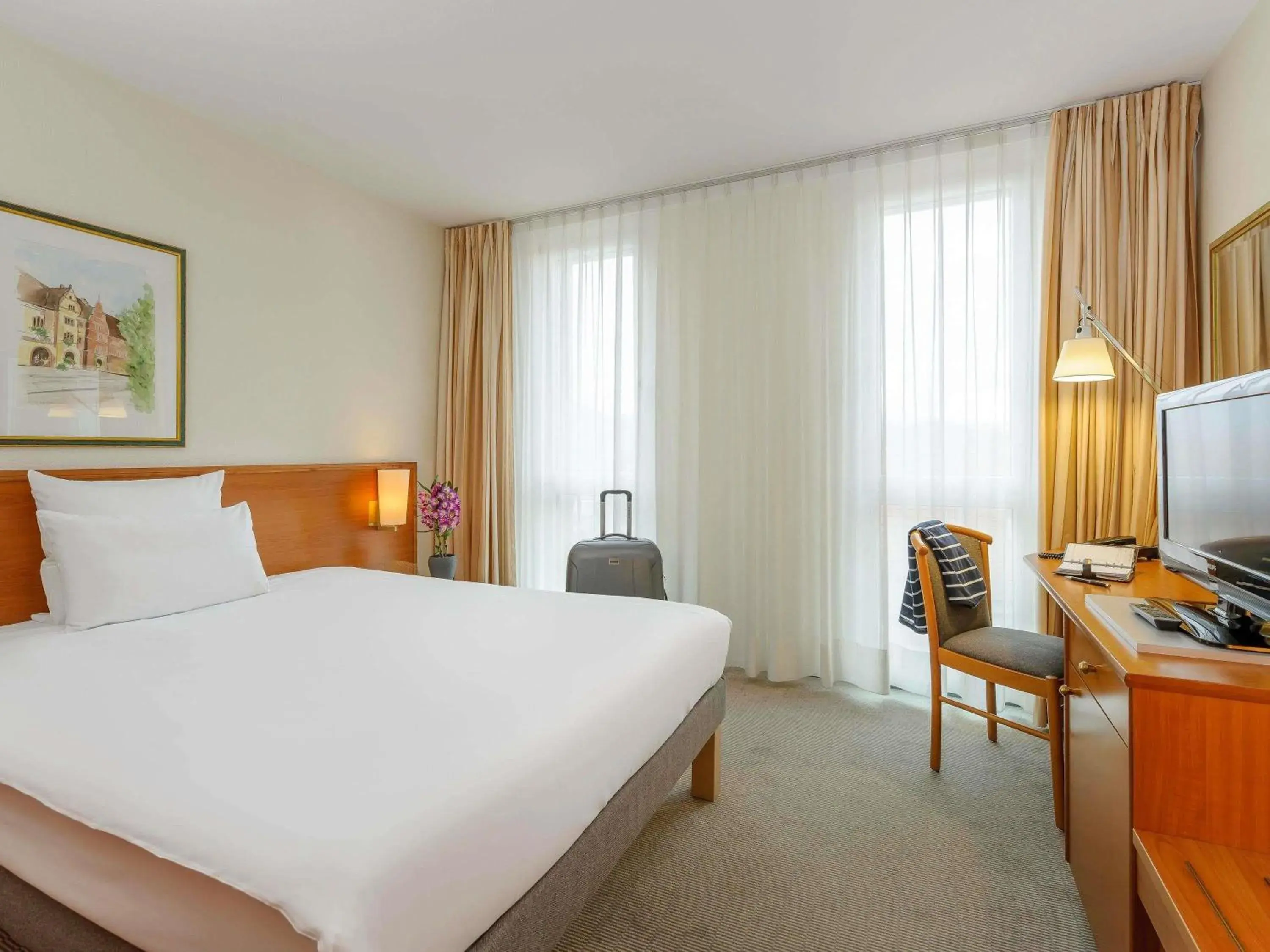 Standard Queen Room with Balcony in Novotel Freiburg am Konzerthaus Standard Queen Room with Balcony in Novotel Freiburg am Konzerthaus