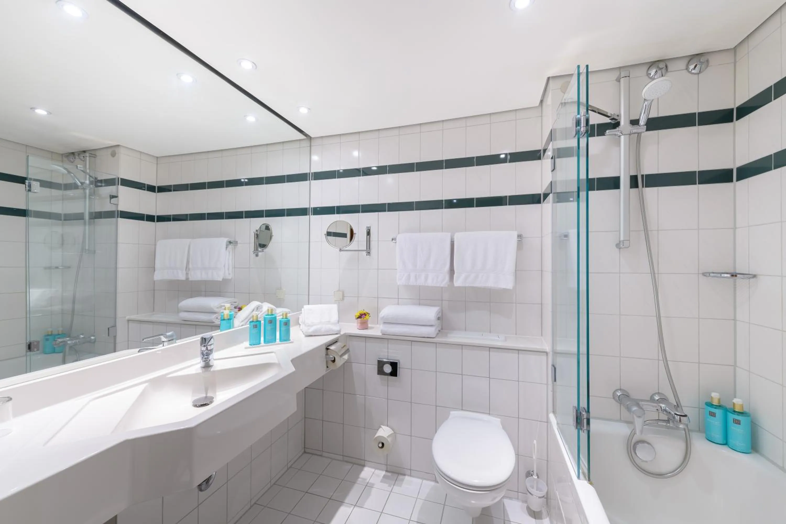 Shower in Novotel Freiburg am Konzerthaus