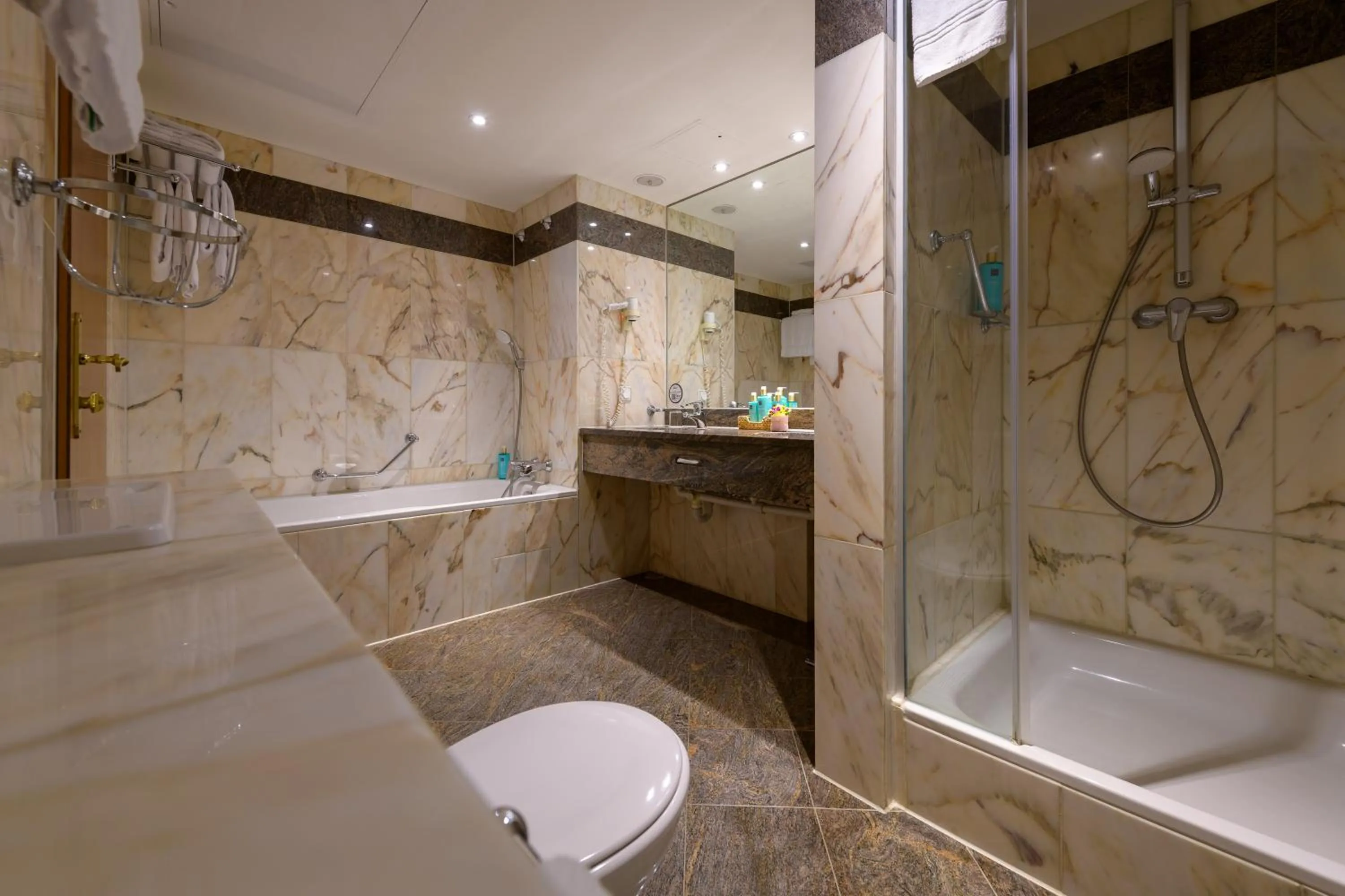 Shower in Novotel Freiburg am Konzerthaus