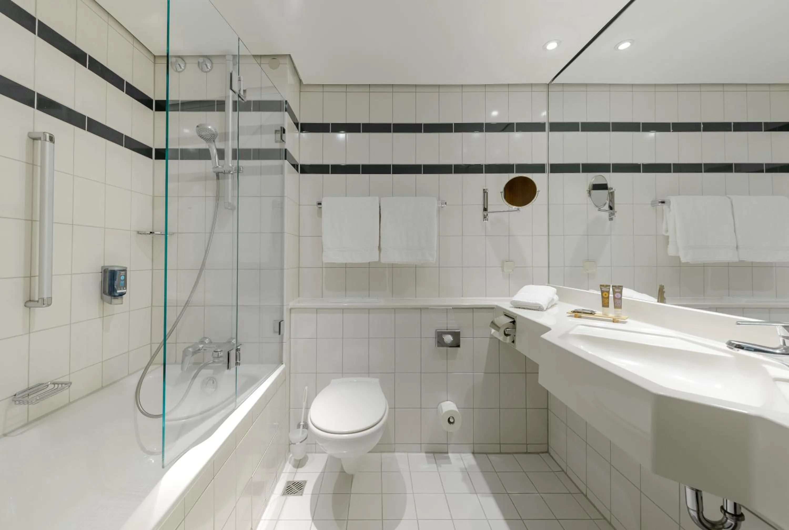 Toilet in Novotel Freiburg am Konzerthaus