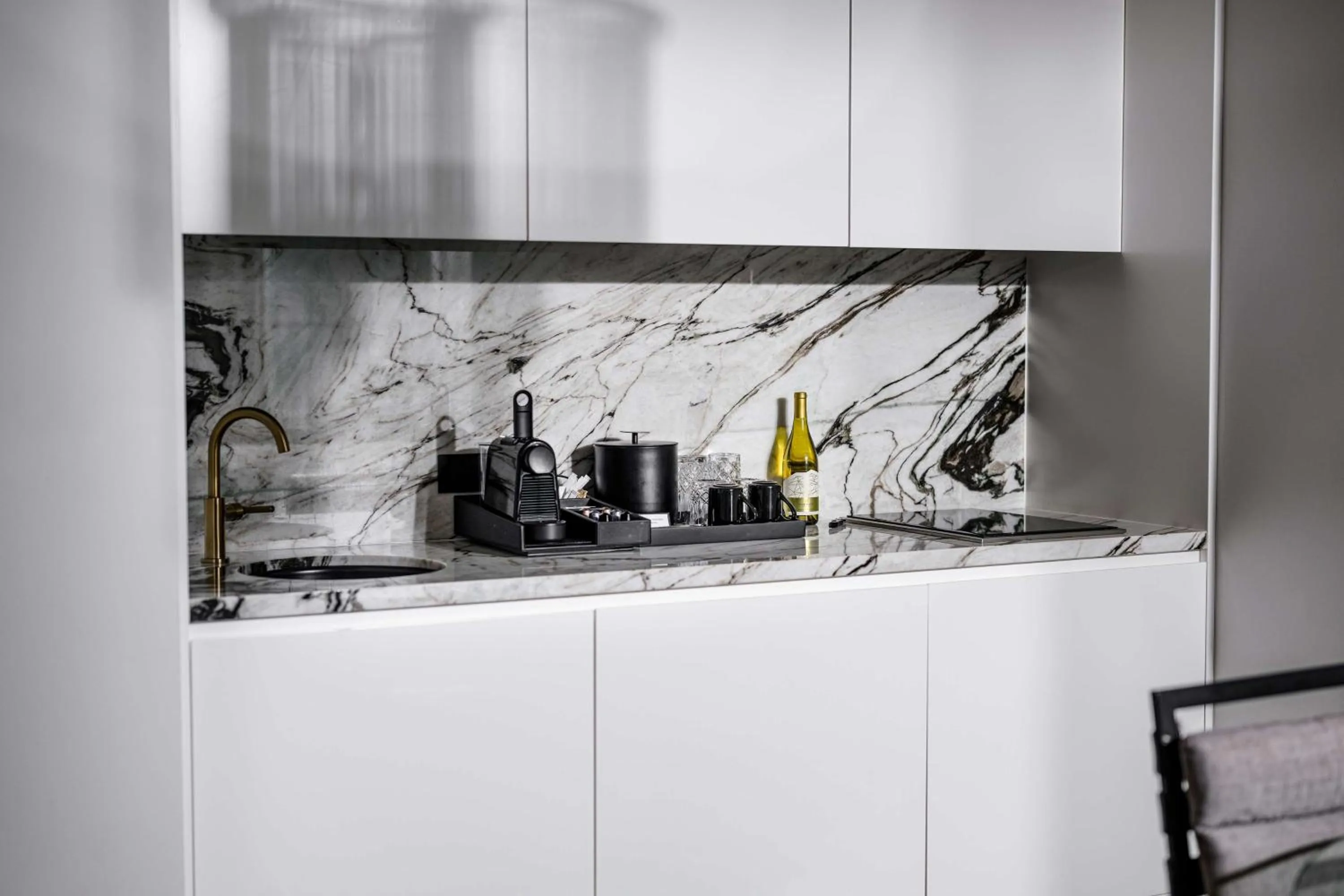 Kitchen or kitchenette in Daxton Hotel Birmingham, Curio Collection by Hilton