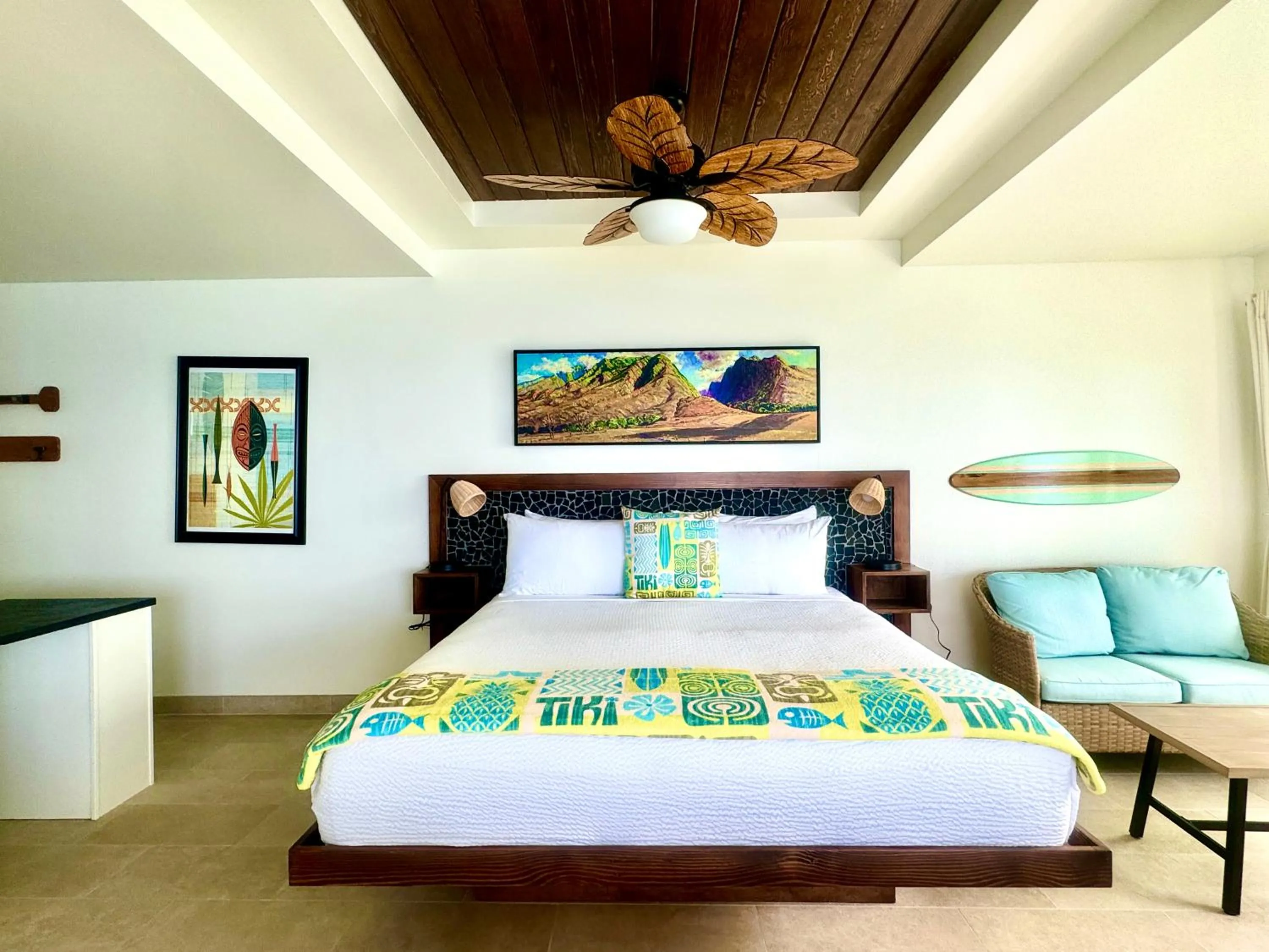 Bed in Kona Tiki Hotel - No Resort Fees