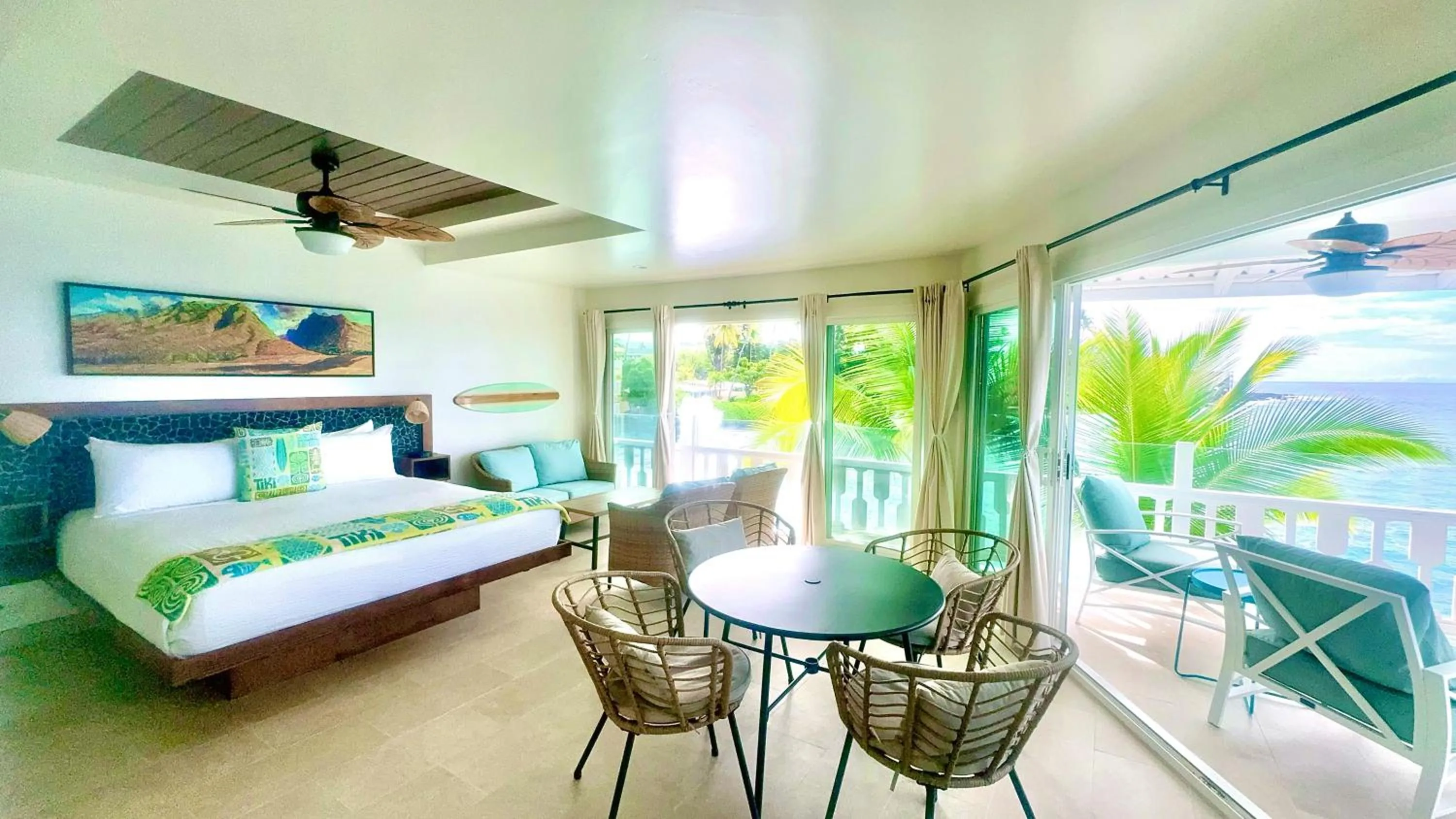 Patio, Bed in Kona Tiki Hotel - No Resort Fees