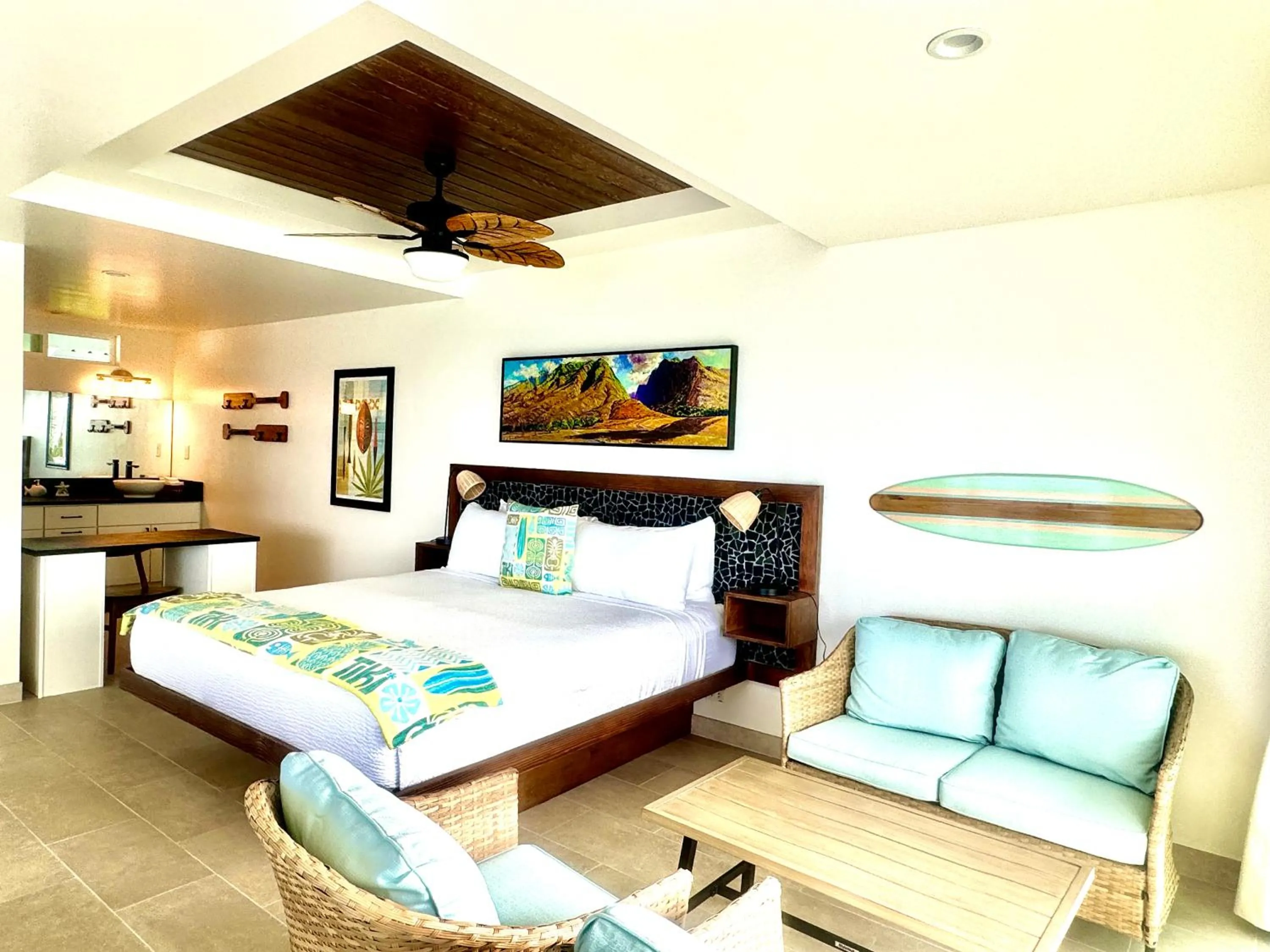 Bed in Kona Tiki Hotel - No Resort Fees