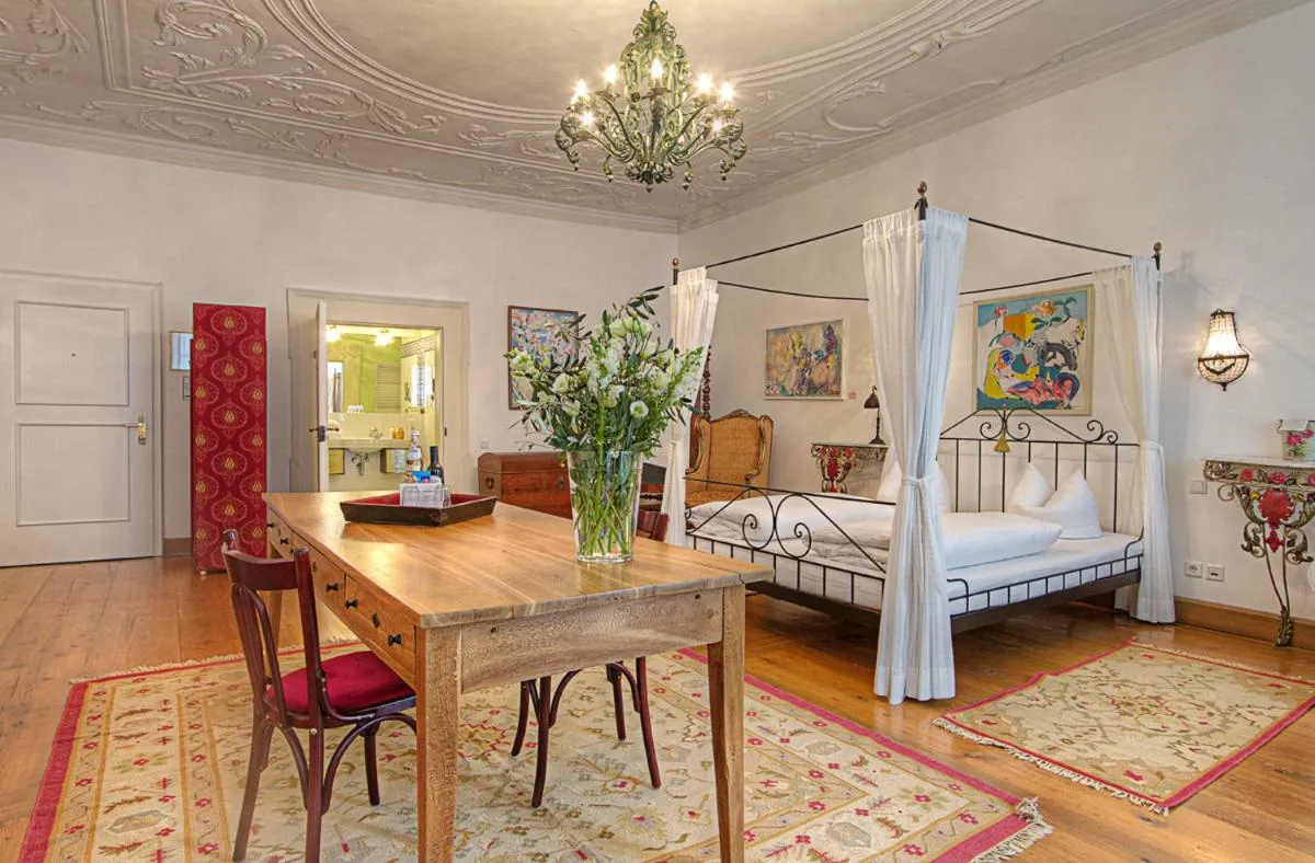 Bed in Hotel Orphée - Großes Haus