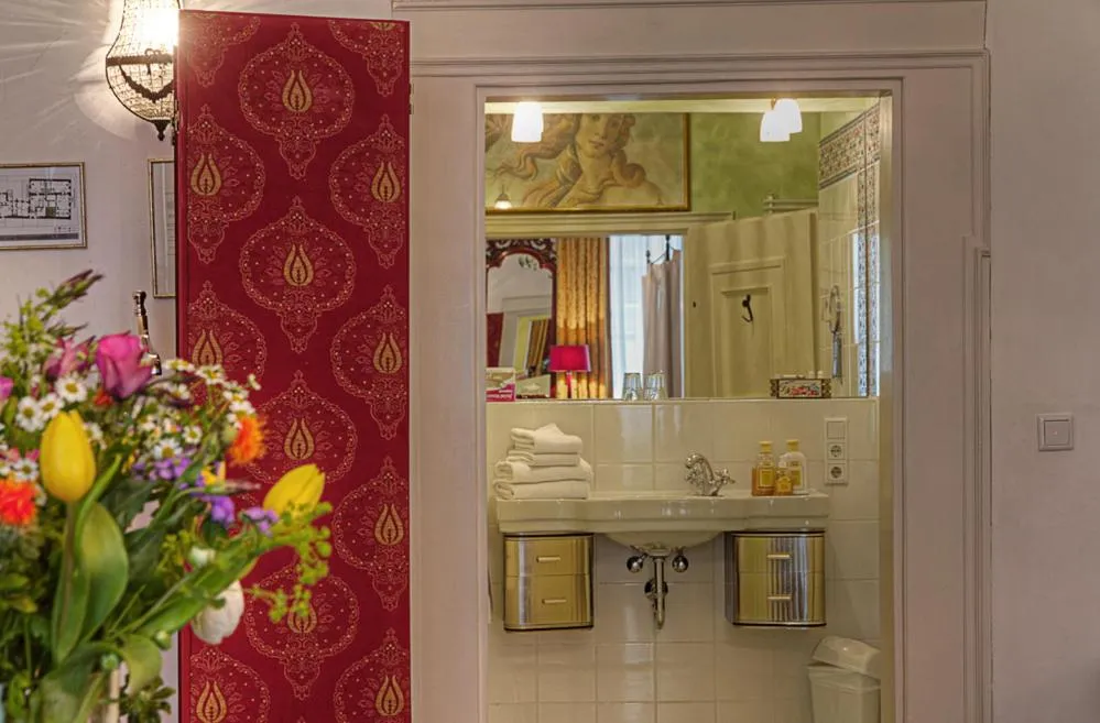 Bathroom in Hotel Orphée - Großes Haus