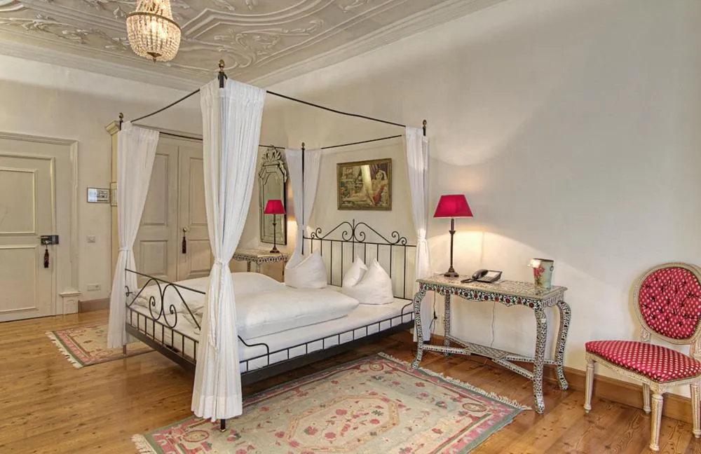 Bed in Hotel Orphée - Großes Haus