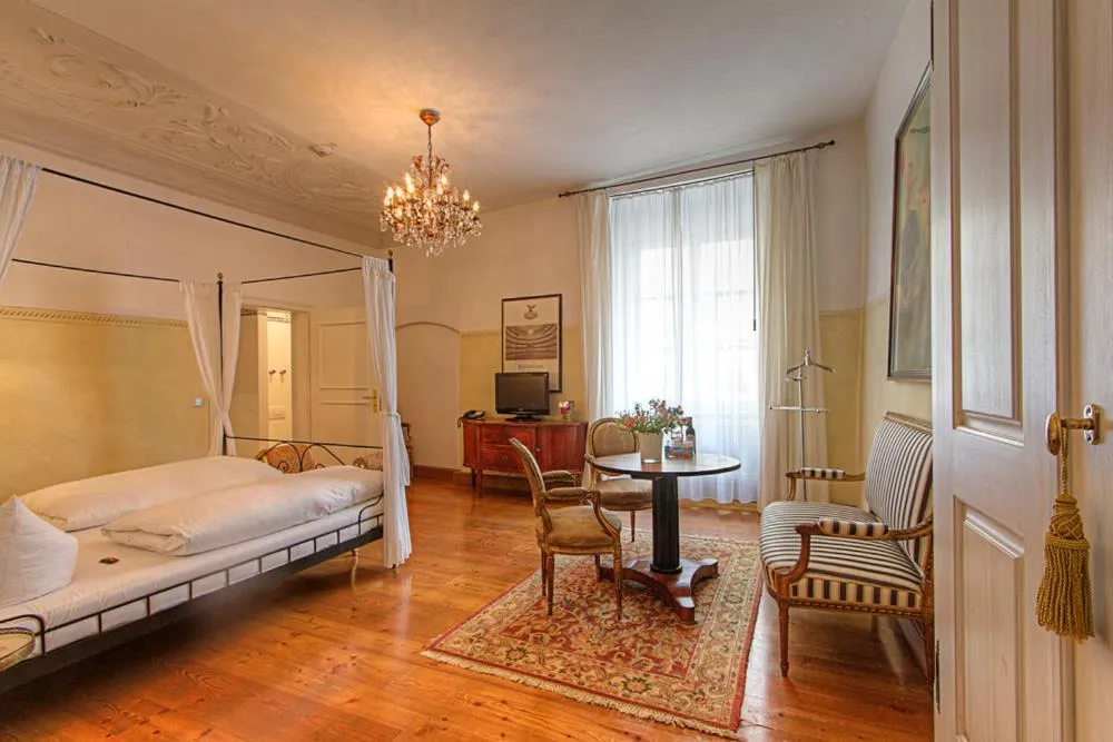 Bed in Hotel Orphée - Großes Haus