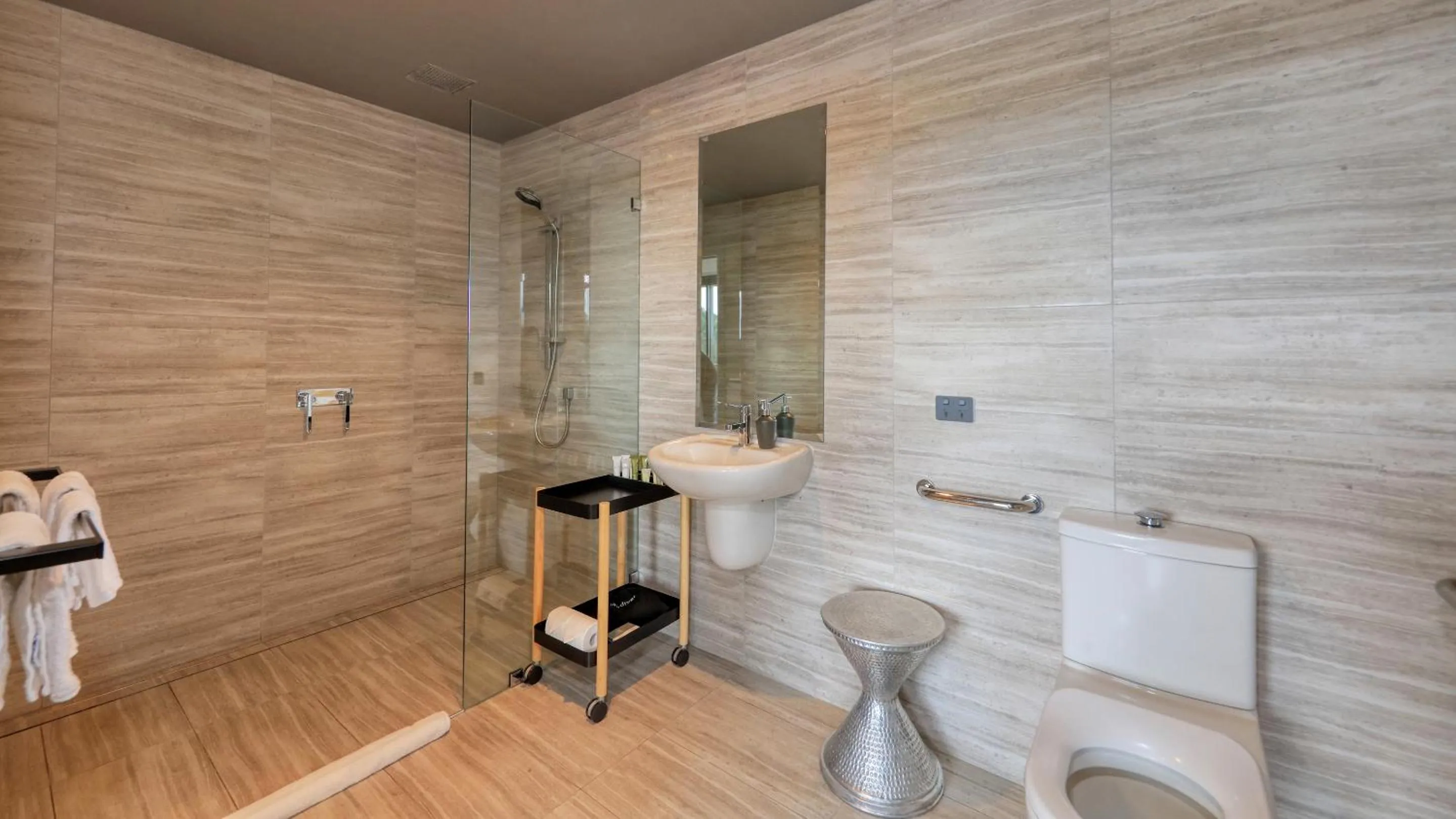 Shower in Blue Jacket Motel