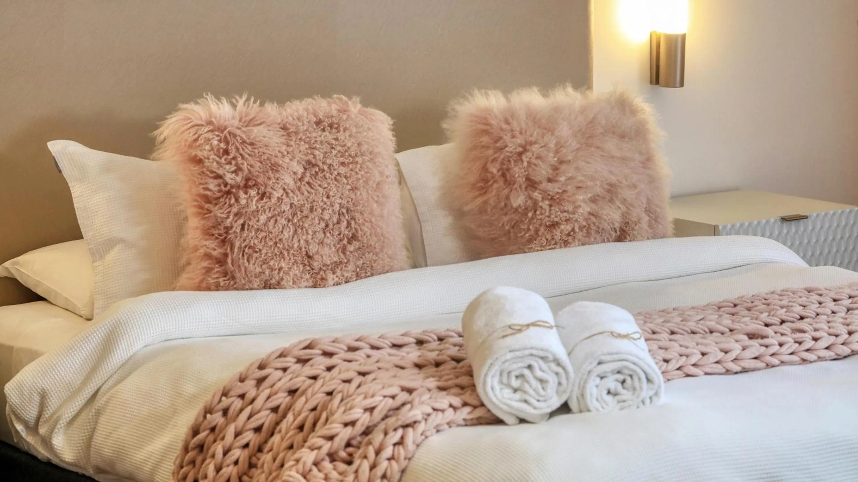 Bed in Blue Jacket Motel