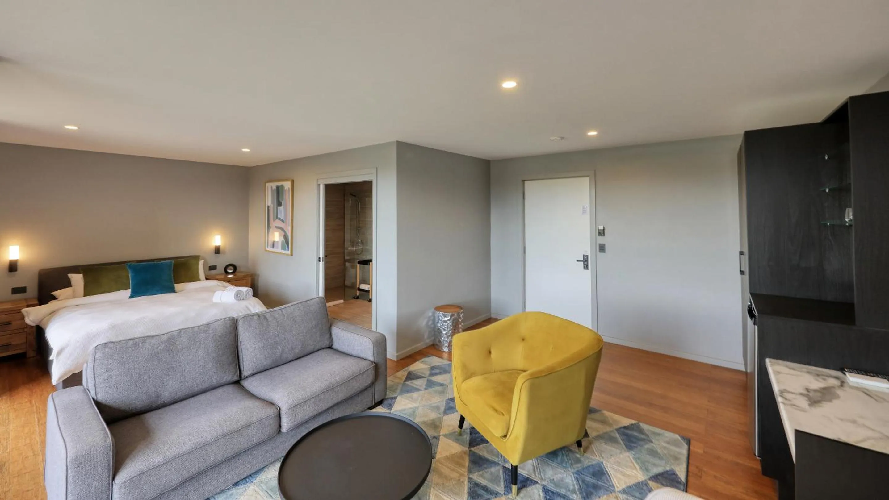 Bed in Blue Jacket Motel