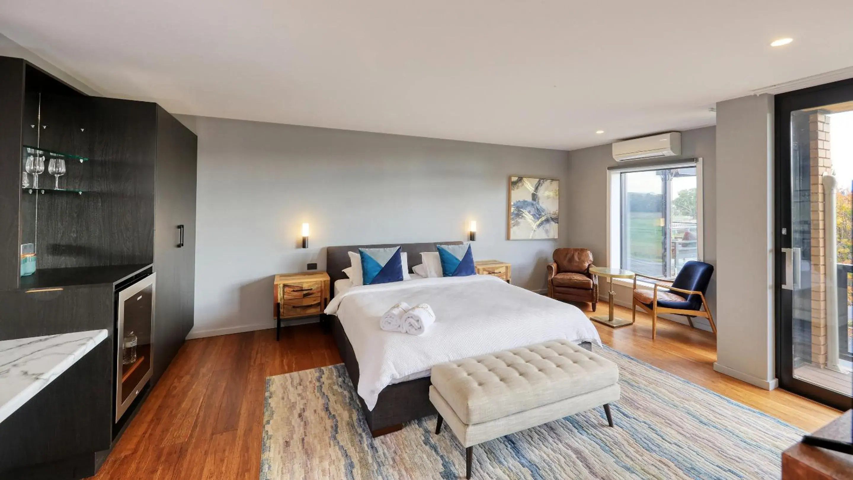 Deluxe King Suite in Blue Jacket Motel Deluxe King Suite in Blue Jacket Motel