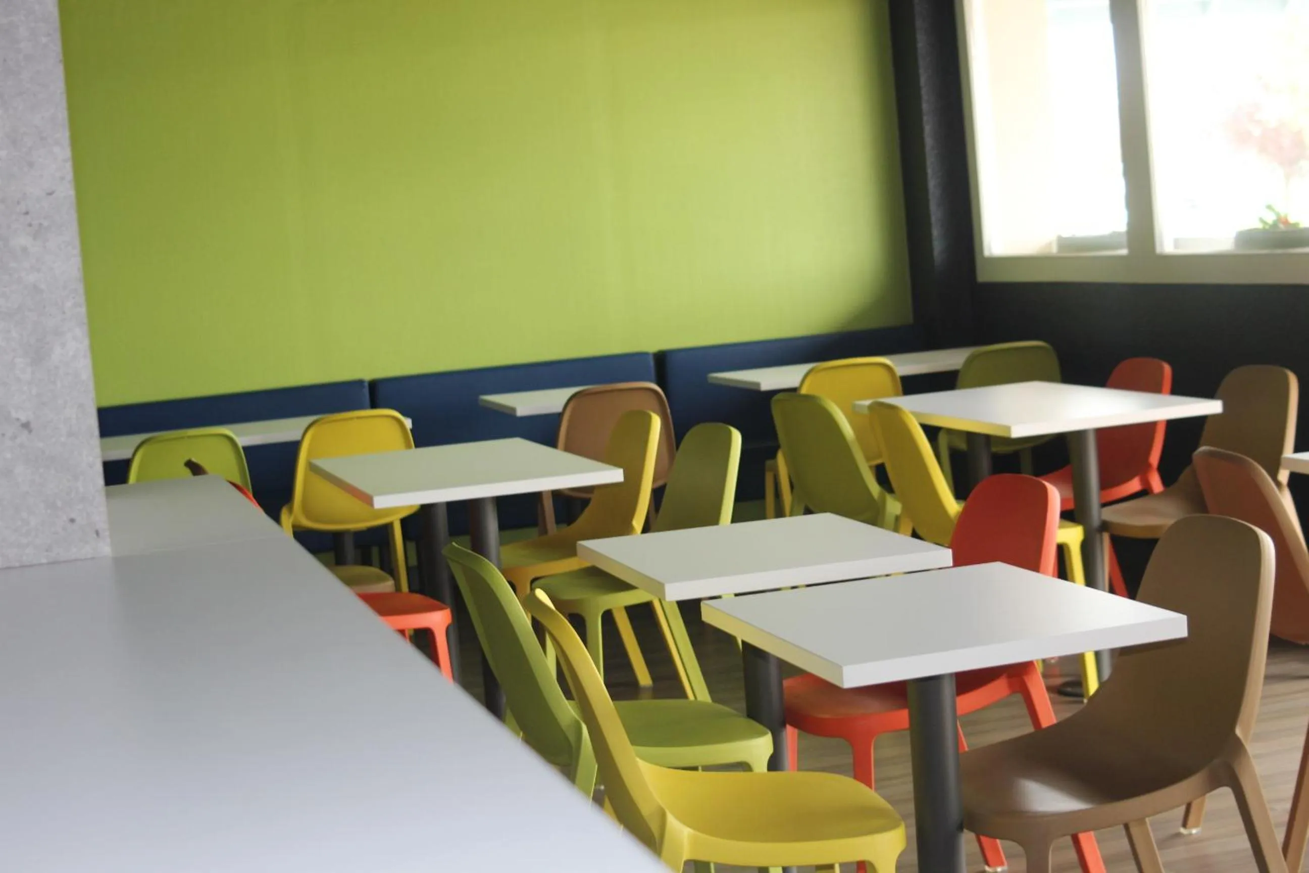 Restaurant/places to eat in Hotel ibis Budget Laval