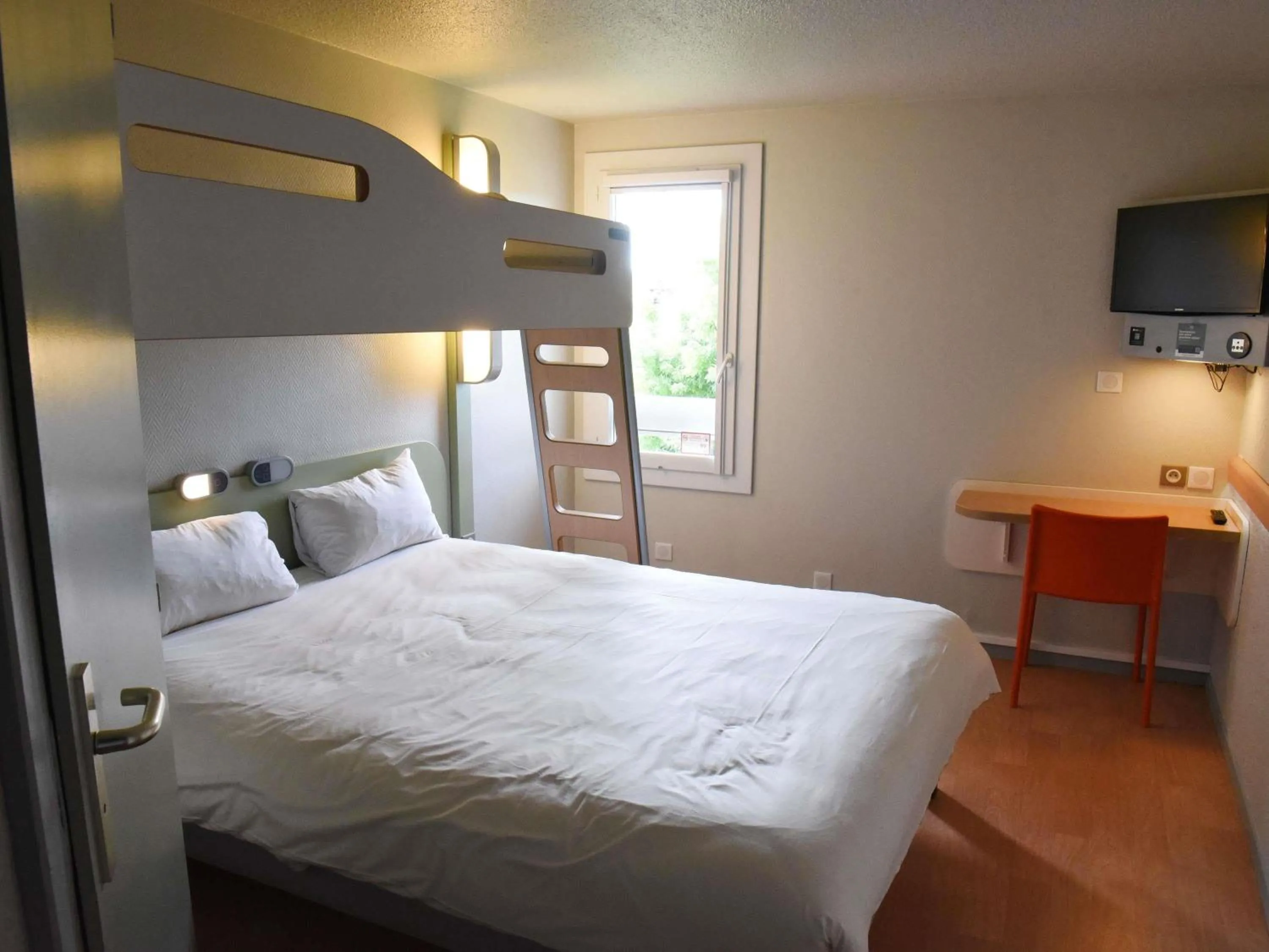 Bedroom, Bed in Hotel ibis Budget Laval