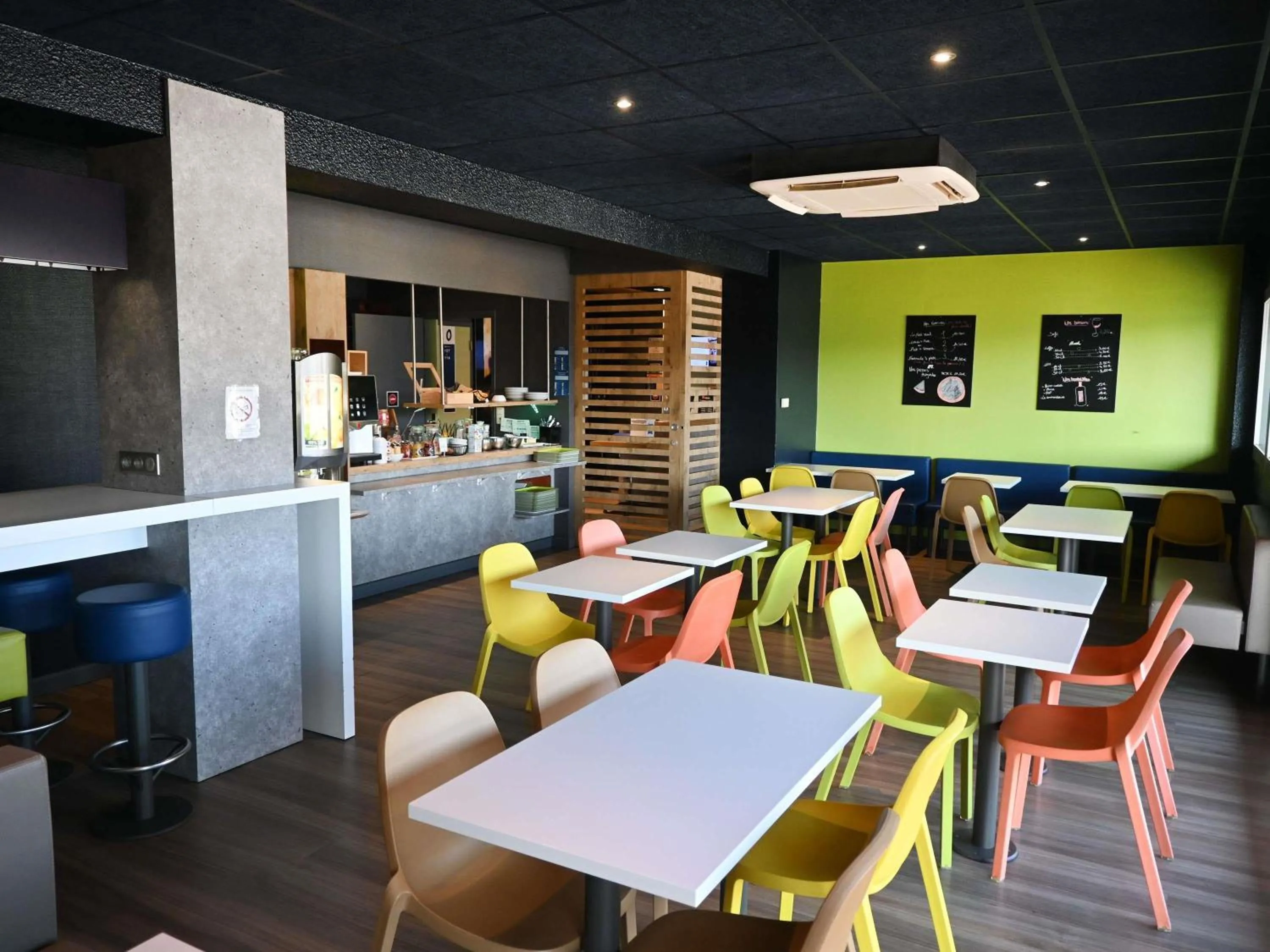 Breakfast in Hotel ibis Budget Laval