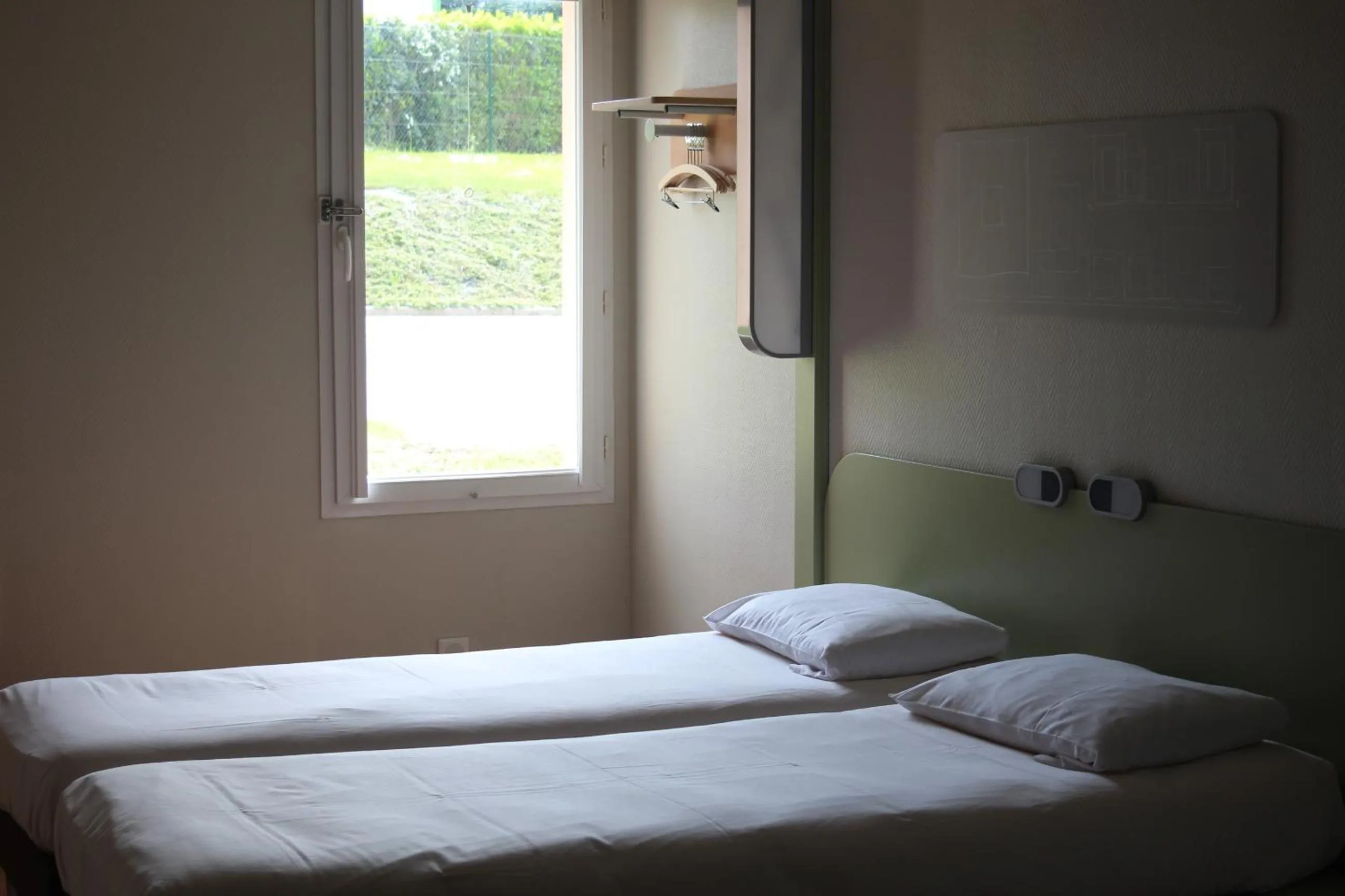 Bedroom, Bed in Hotel ibis Budget Laval