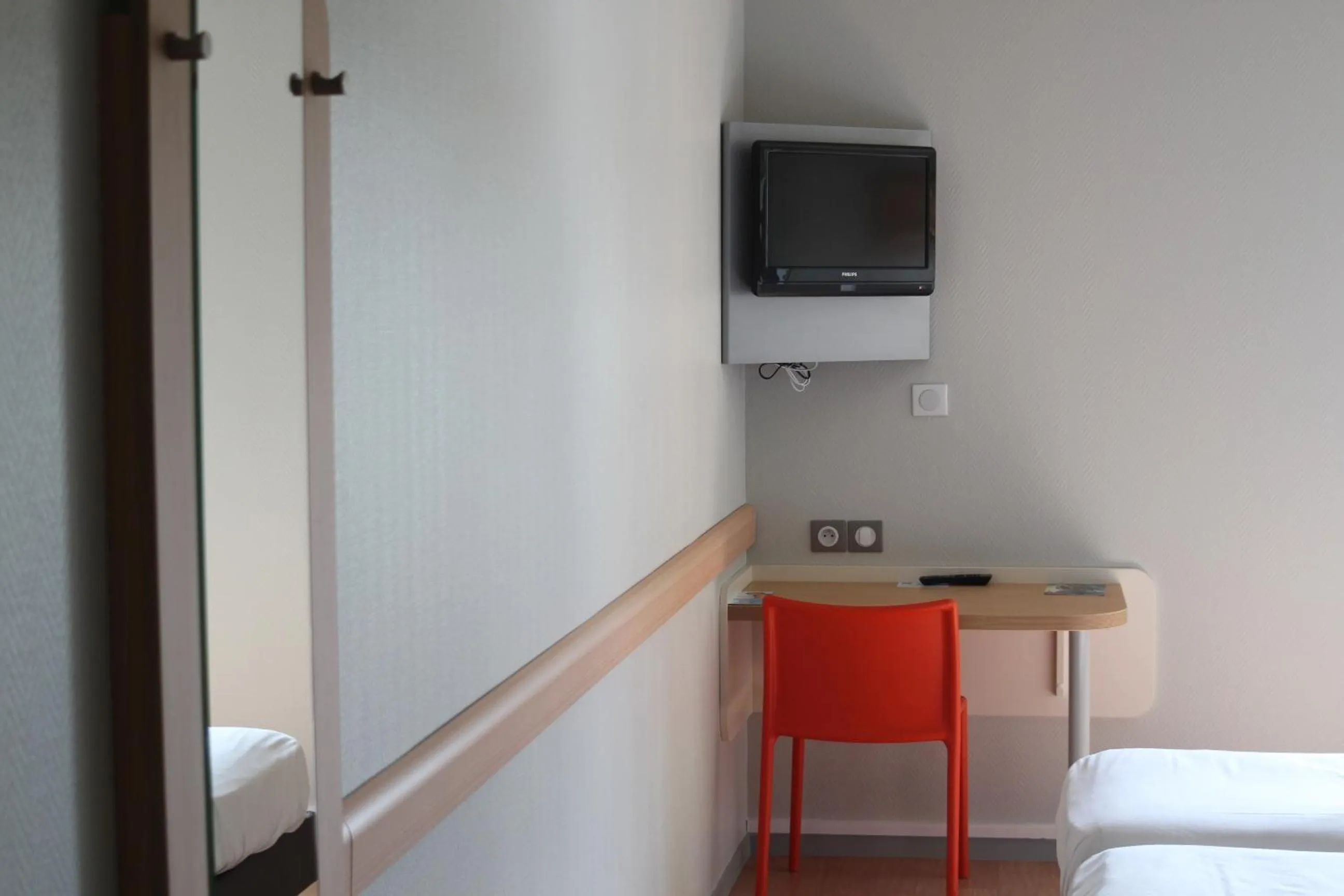 TV and multimedia in Hotel ibis Budget Laval