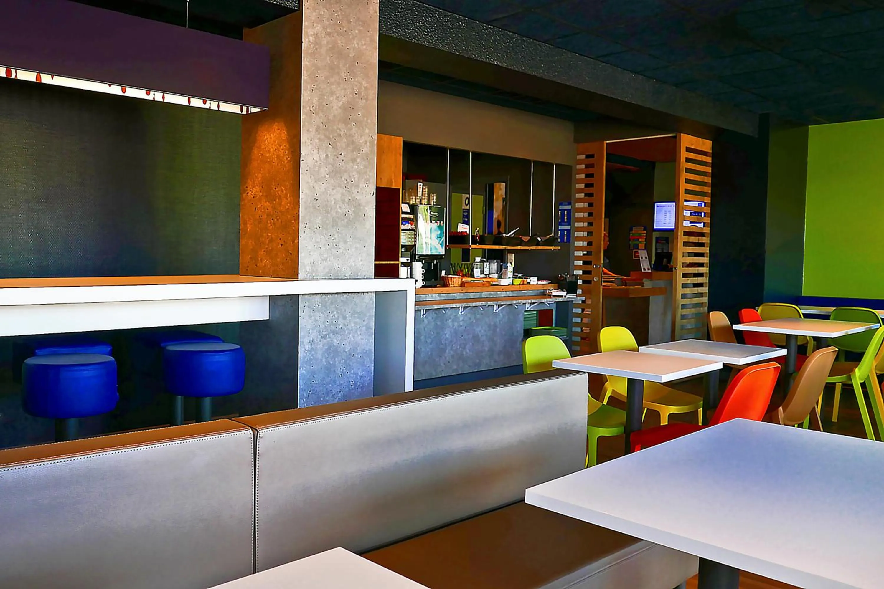 Dining area in Hotel ibis Budget Laval