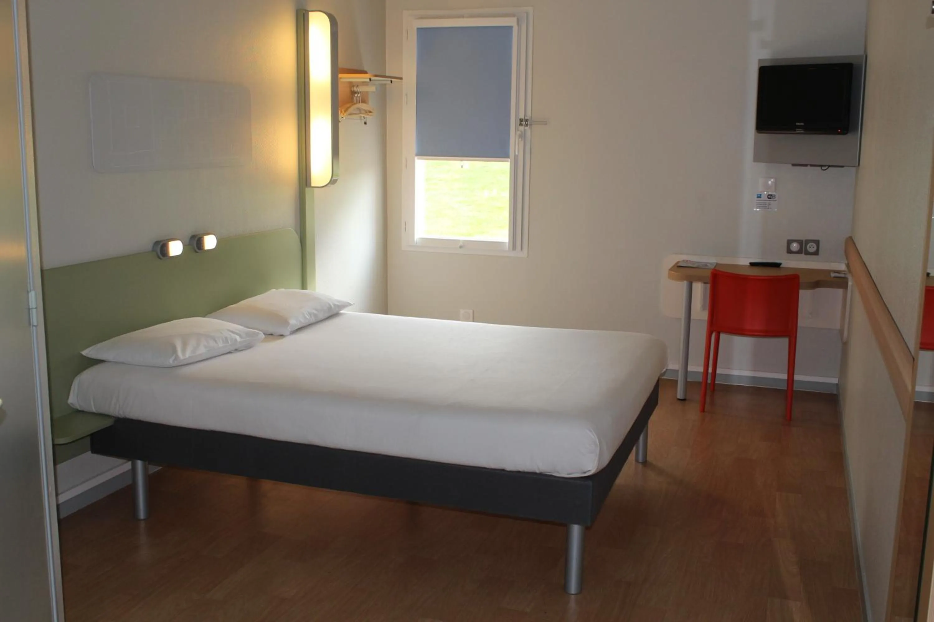 Bed in Hotel ibis Budget Laval