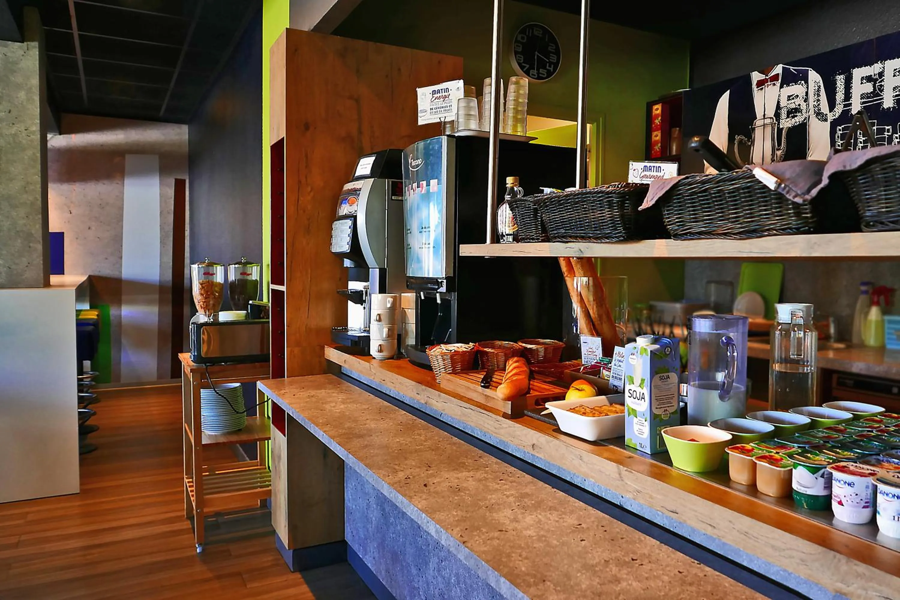 Breakfast in Hotel ibis Budget Laval