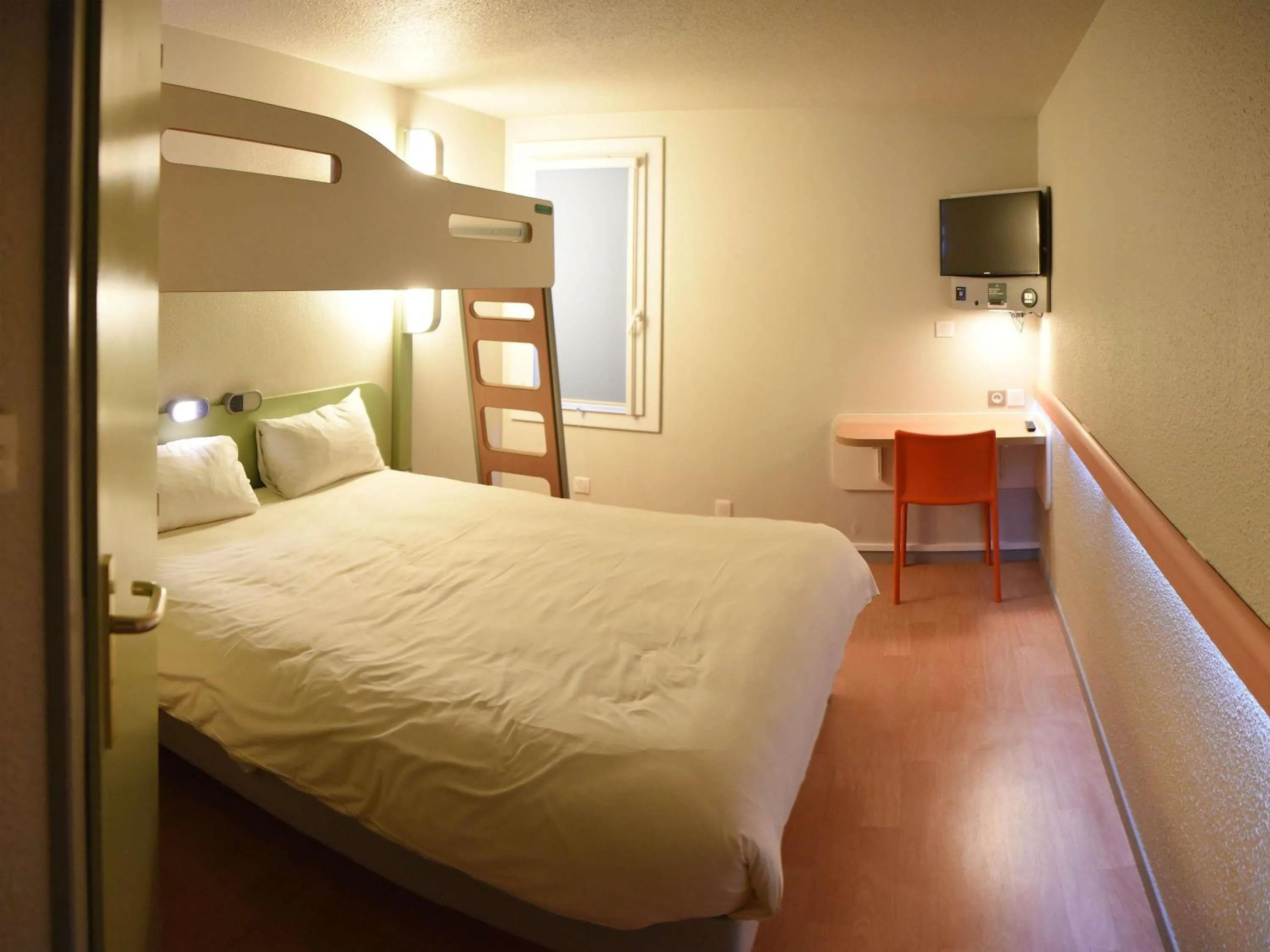 Bedroom, Bed in Hotel ibis Budget Laval