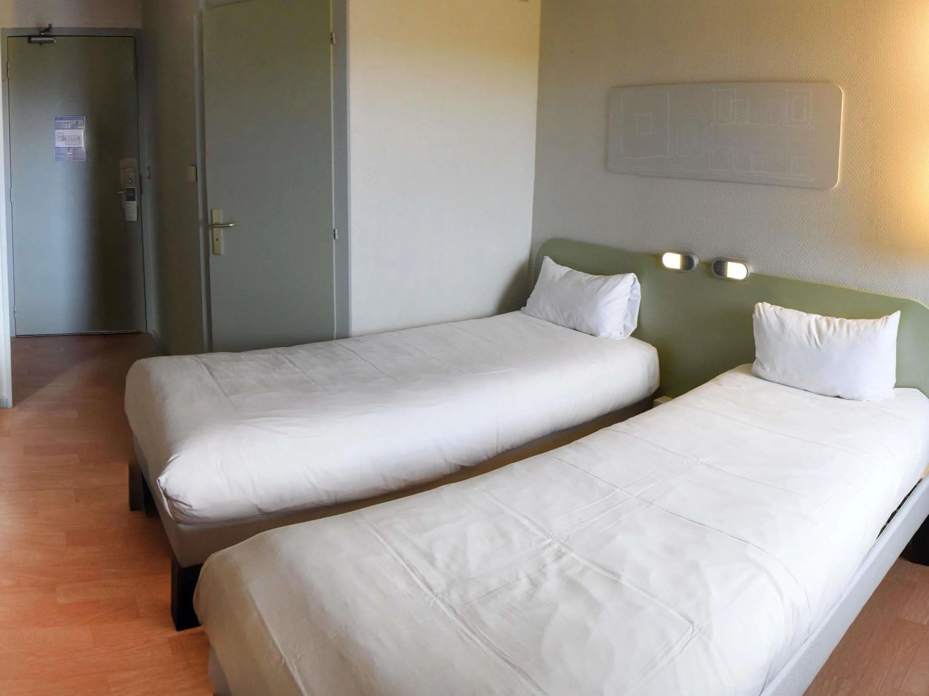 Bedroom, Bed in Hotel ibis Budget Laval
