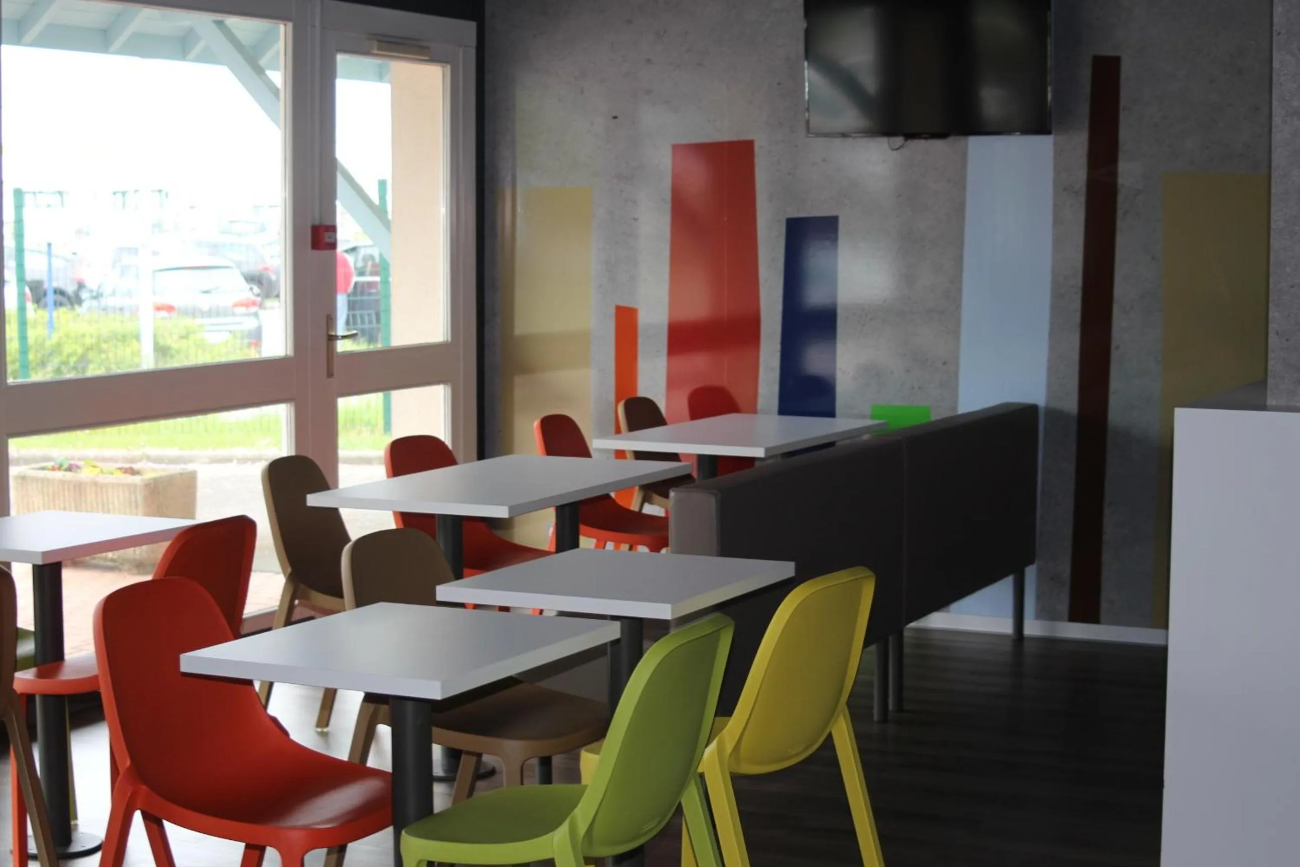 Restaurant/places to eat in Hotel ibis Budget Laval