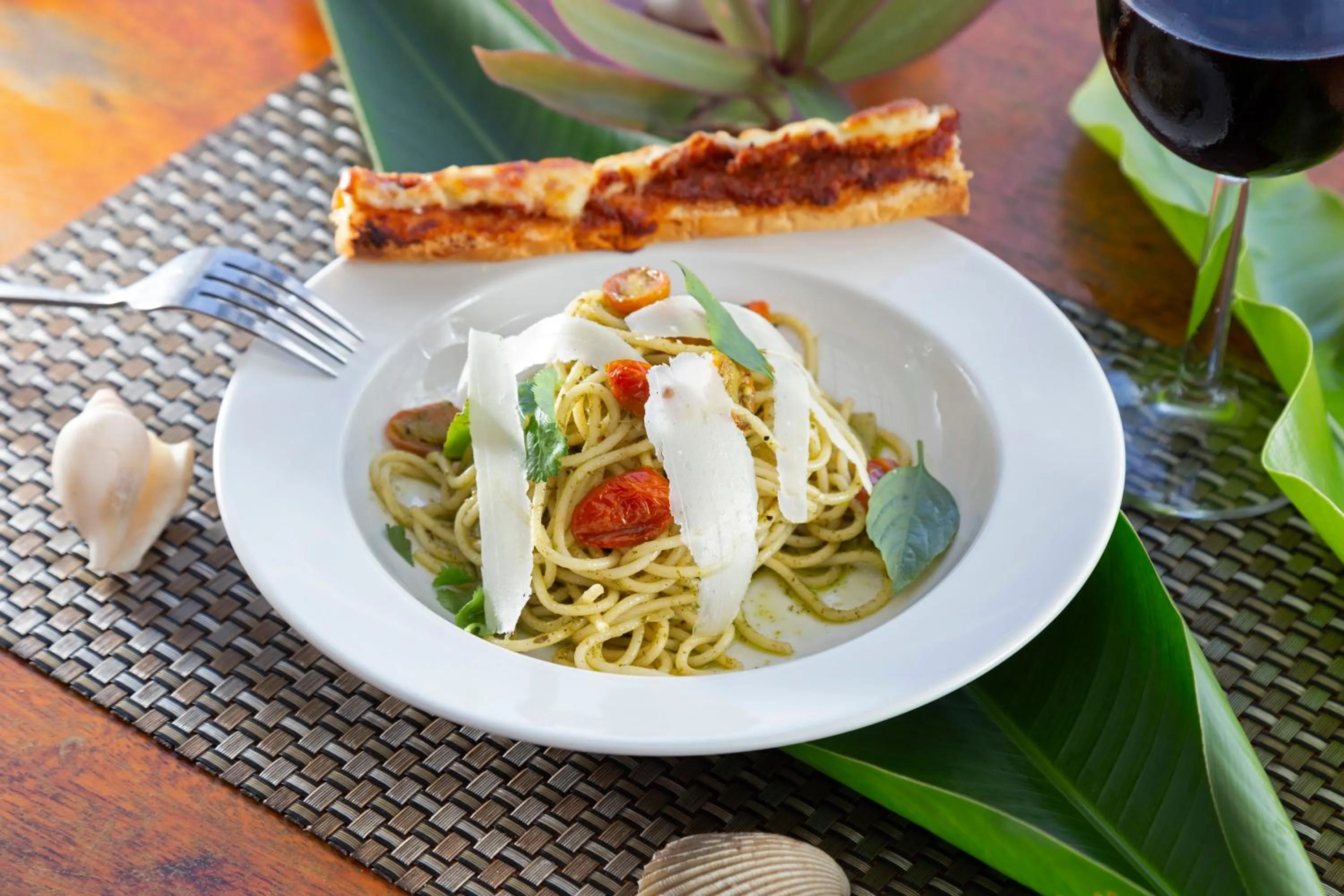 Food and drinks in Eden Beach Resort by EHM