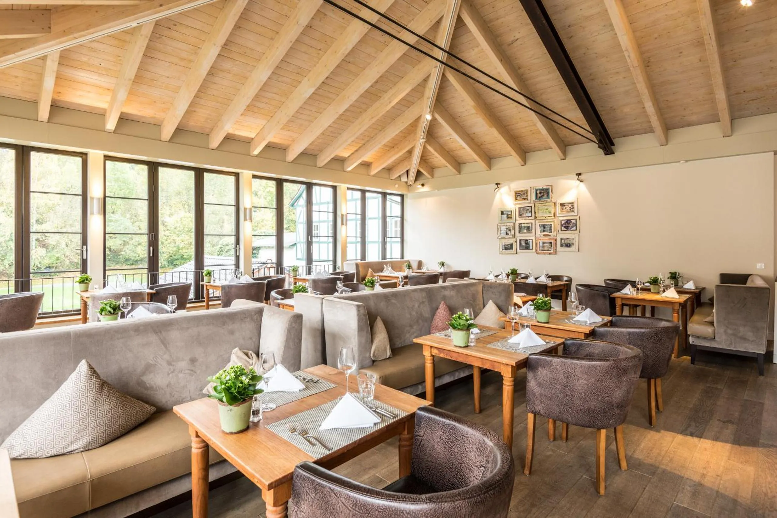 Restaurant/places to eat in Bollants SPA im Park, Autograph Collection