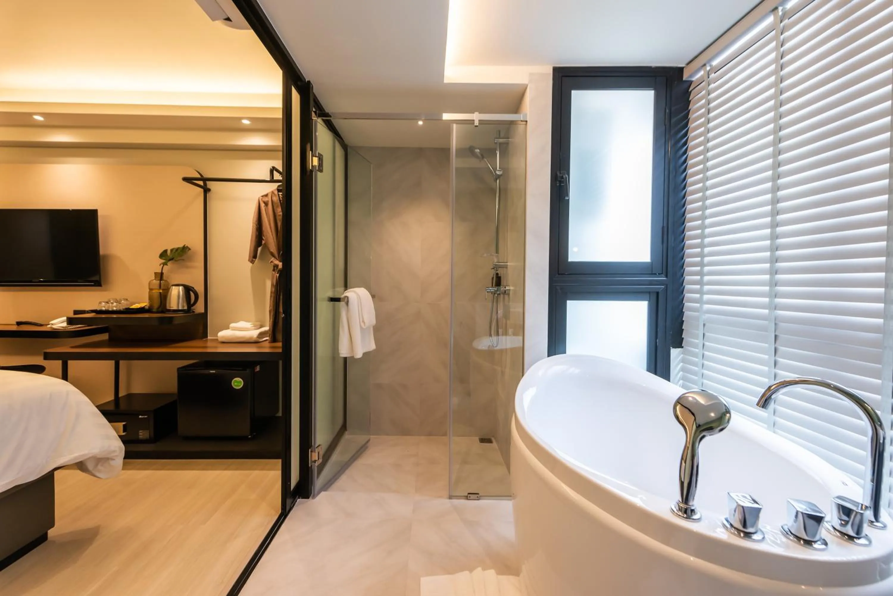 Bathroom, Bed in Kaya Heritage Hotel