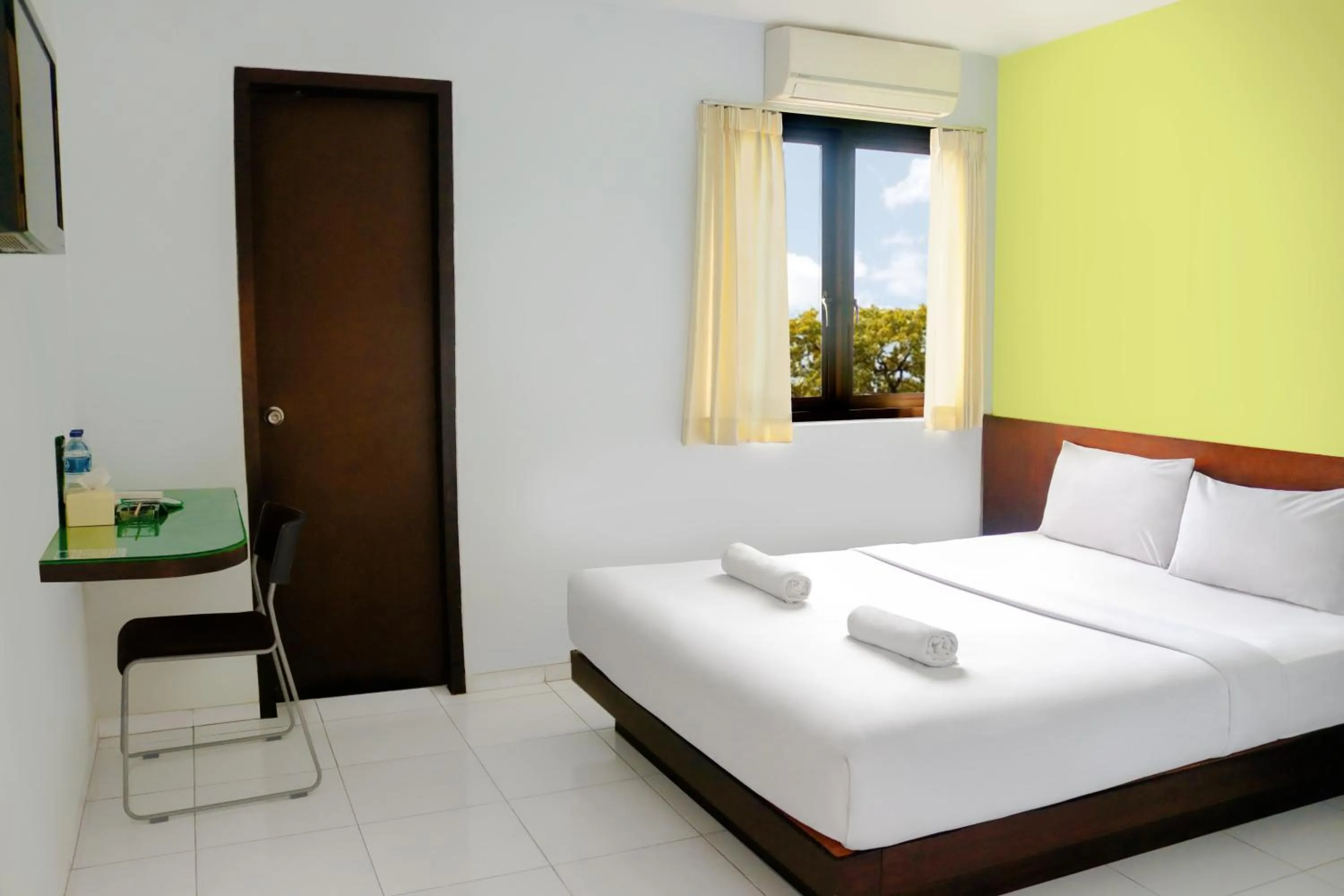 Bedroom, Bed in LeGreen Suite Ratulangi