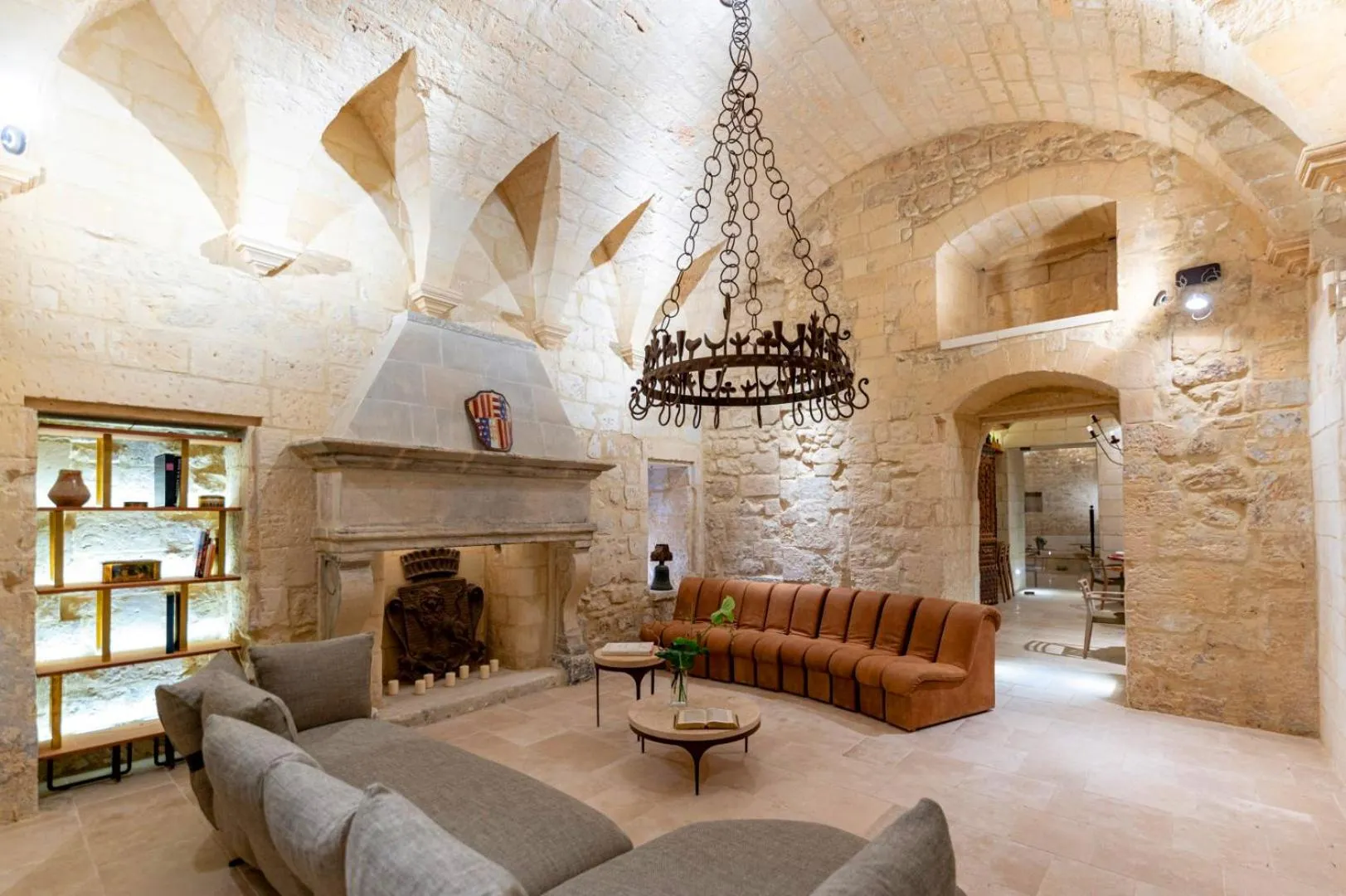 Communal lounge/ TV room in Pollicastro Boutique Hotel