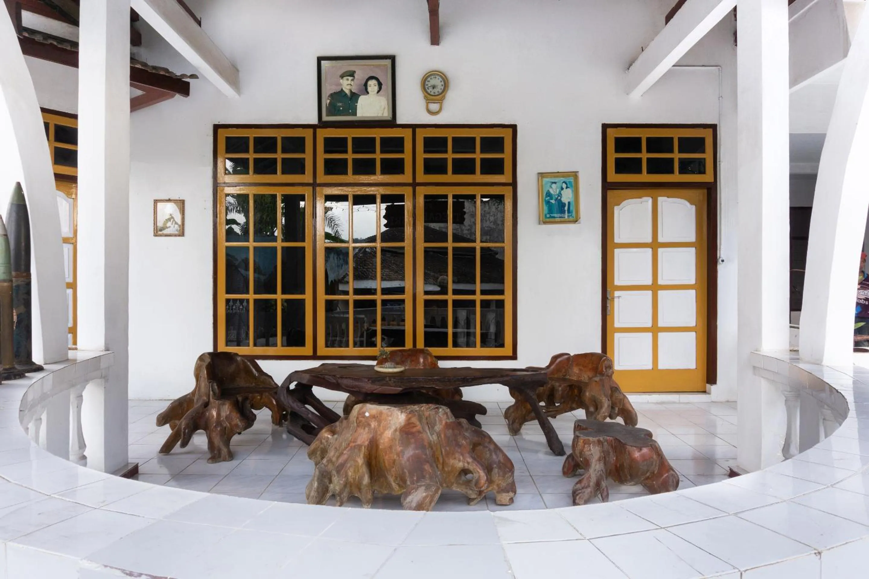 Seating area in RedDoorz At Pujon Malang