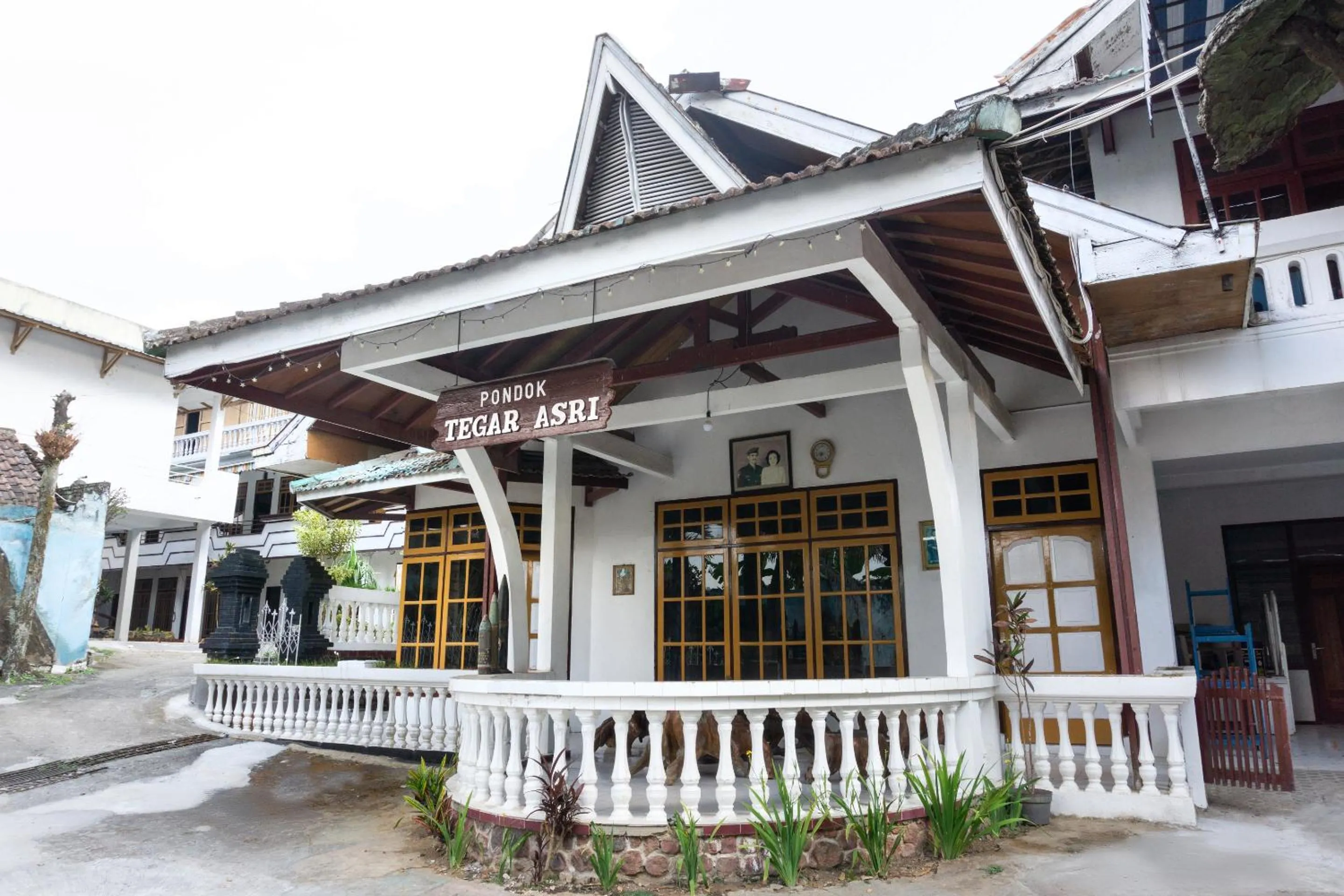 Facade/entrance in RedDoorz At Pujon Malang