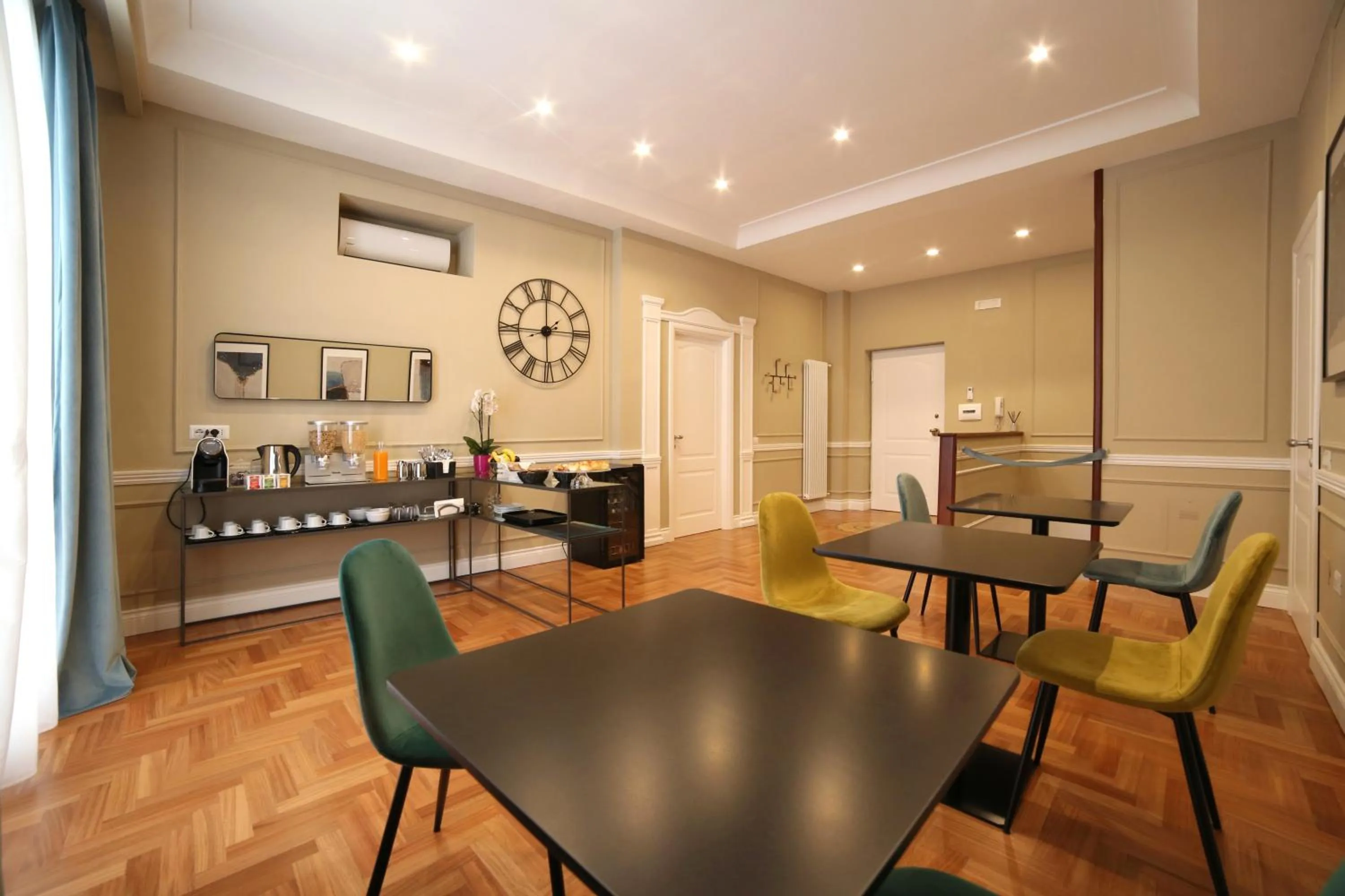 Dining area in B&B Villa Sant'Elmo con parcheggio interno