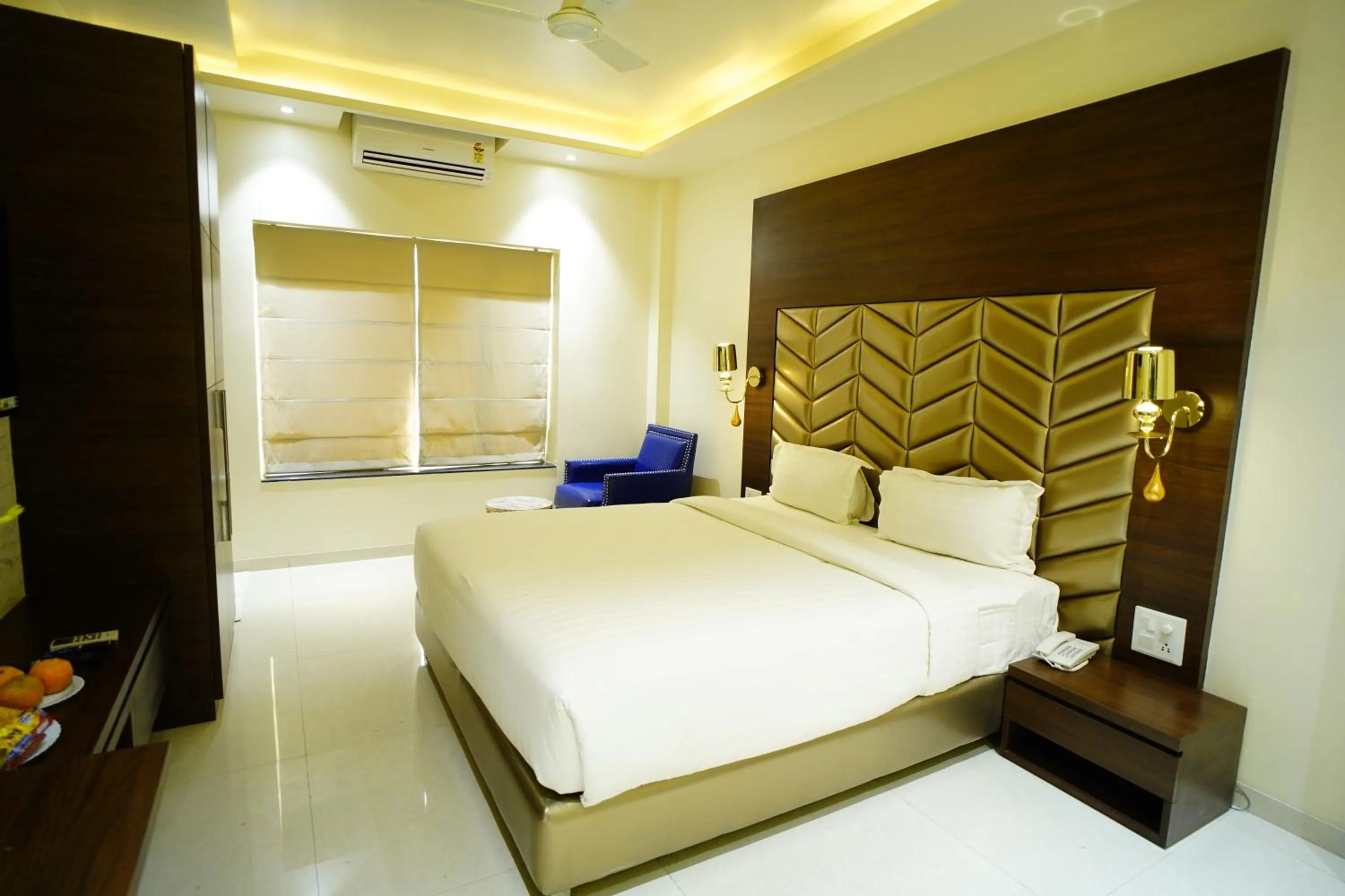 Bedroom, Bed in Orange Tree Hotels