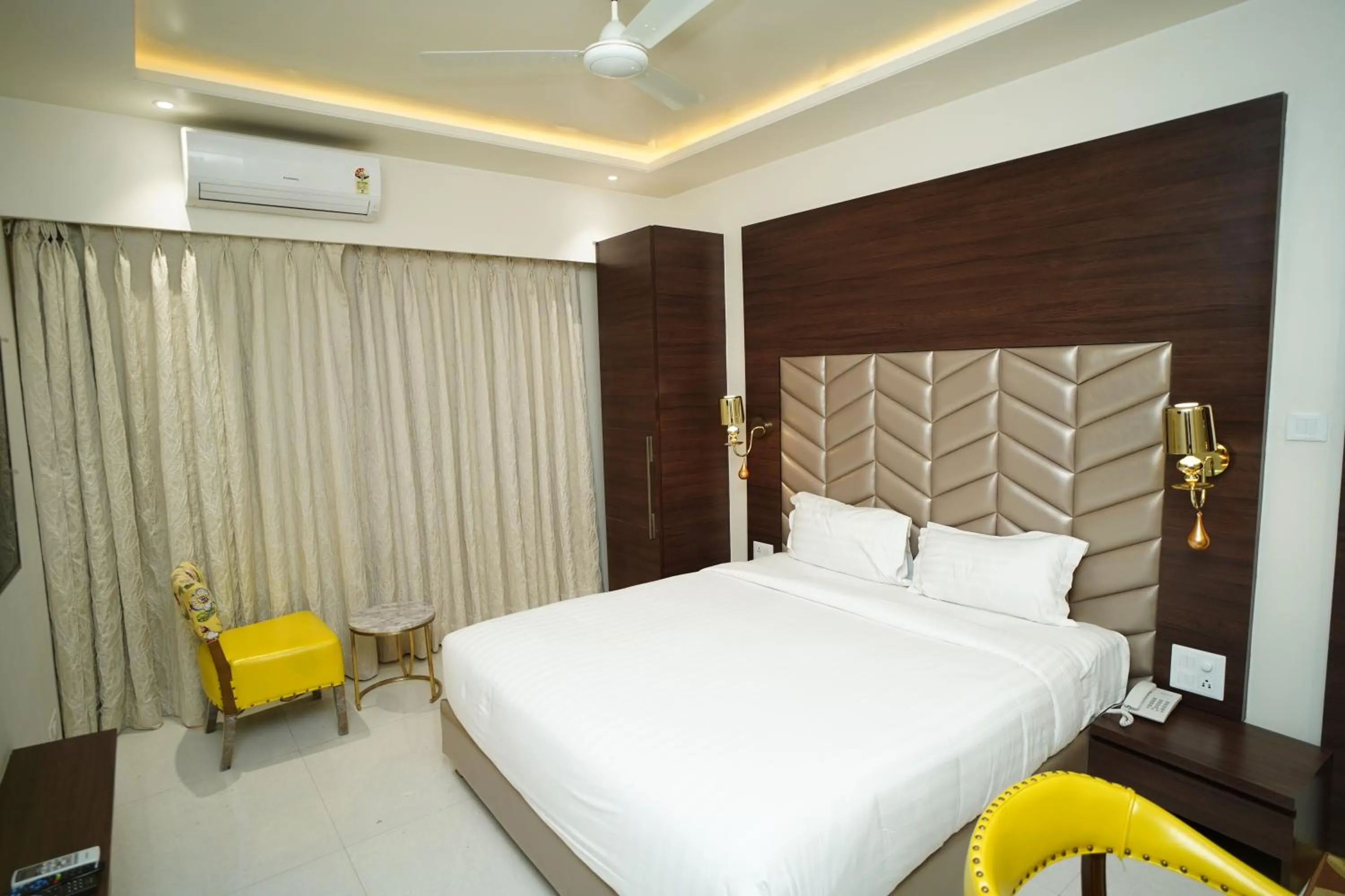 Bedroom, Bed in Orange Tree Hotels