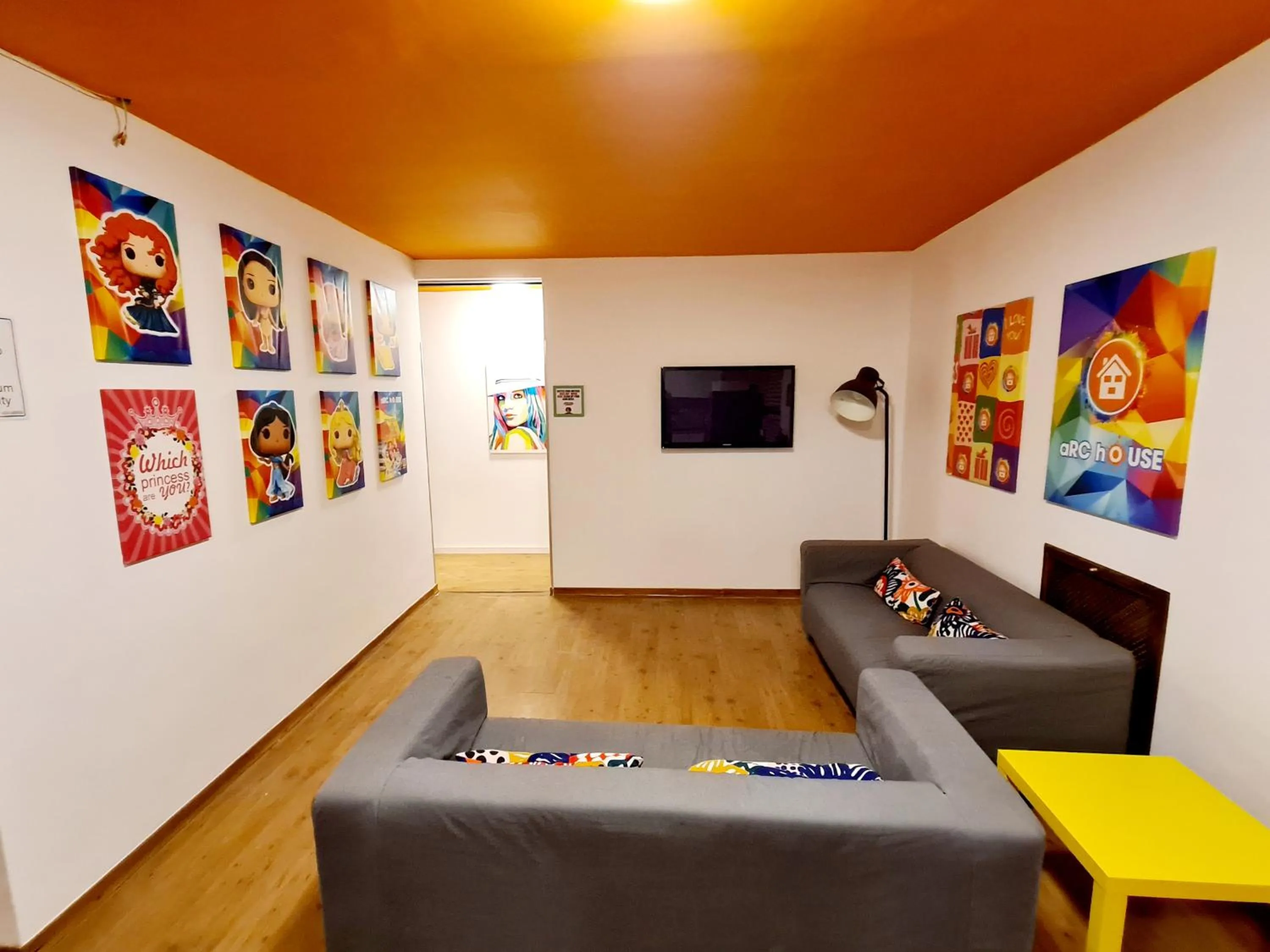 Communal lounge/ TV room in Arc House Madrid - Puerta del Sol Only Adults