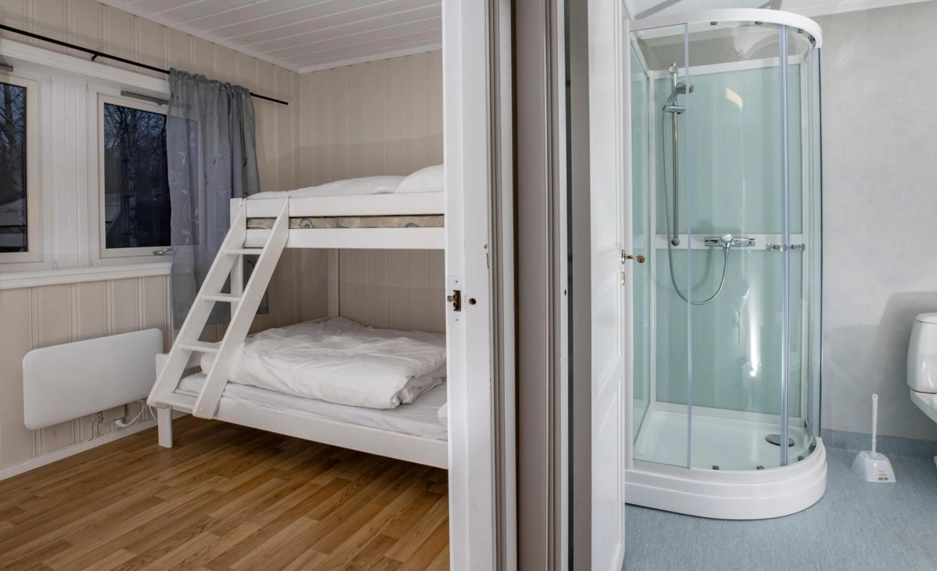 Shower, Bed in Lillehammer Camping