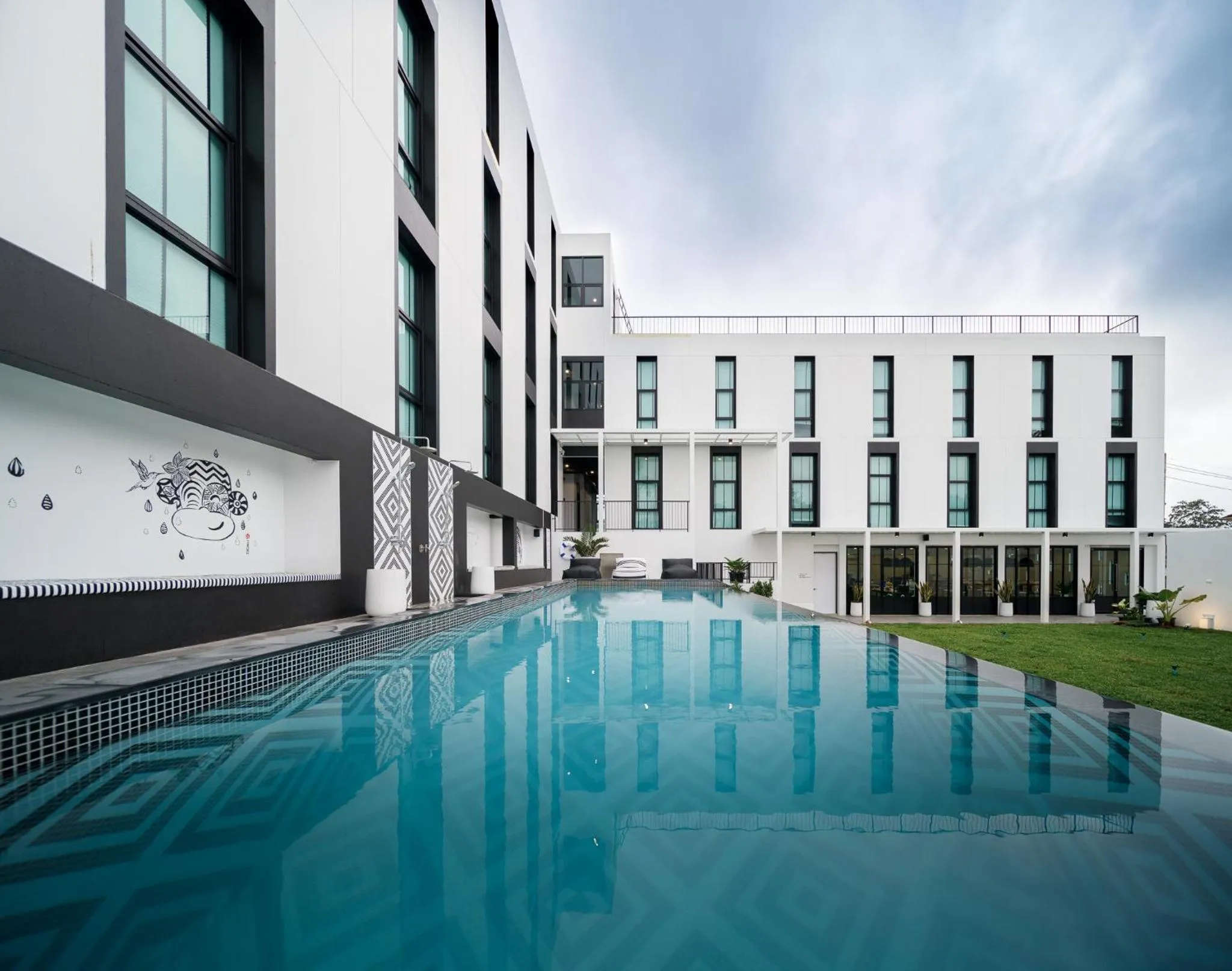 Swimming pool in Blu Monkey Hub & Hotel Ranong