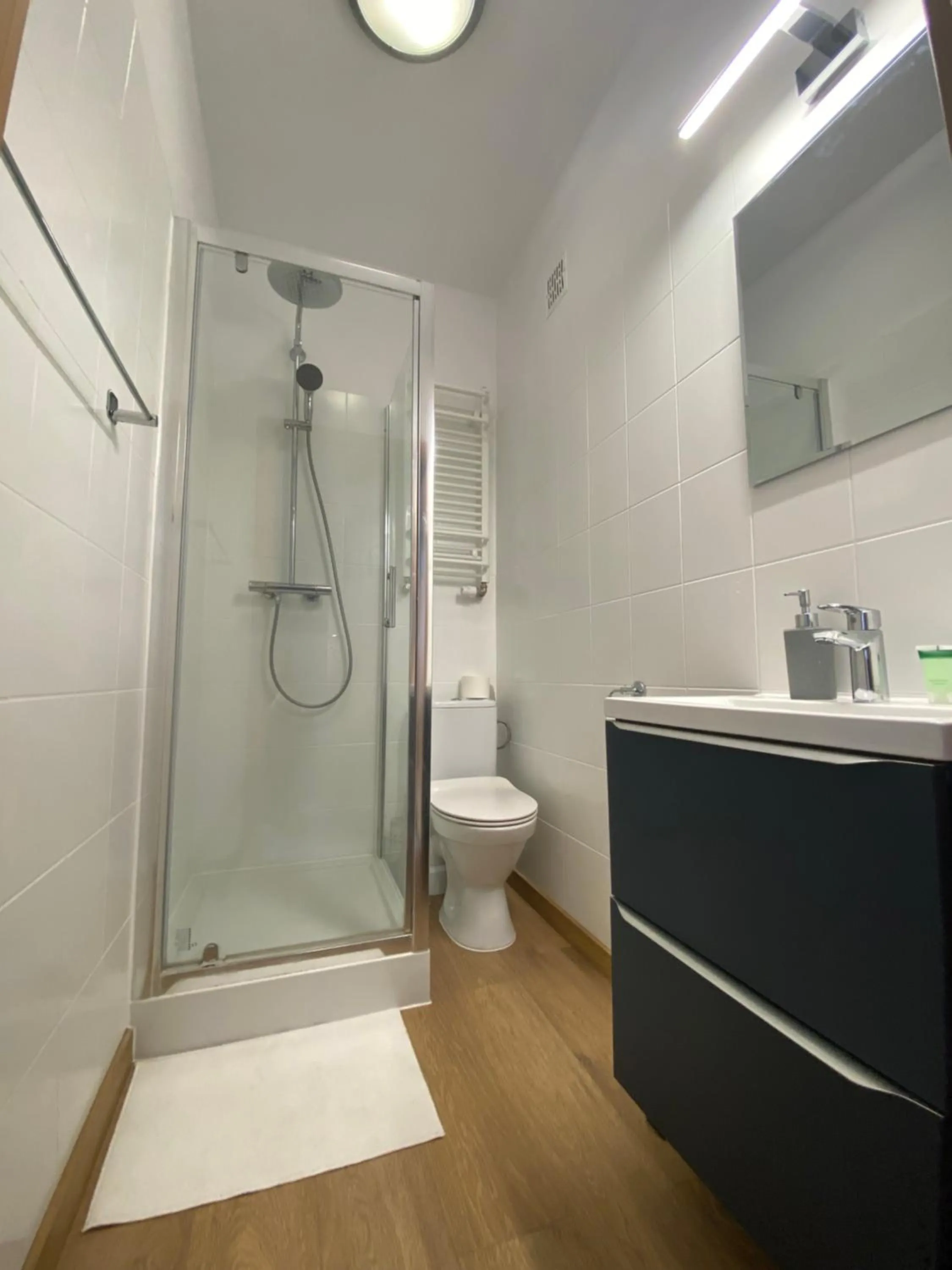 Shower in U Aktorów - Pokoje Gościnne