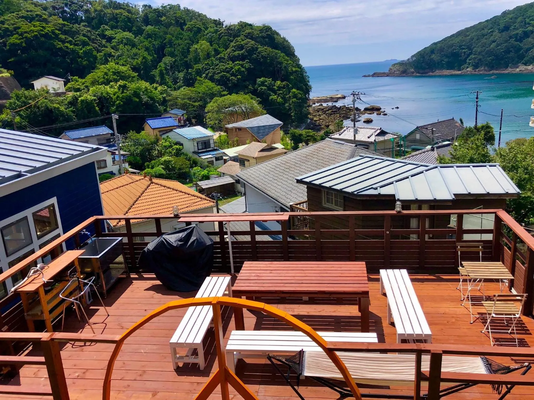 Communal lounge/ TV room in Guesthouse All you need - All rooms have an ocean view!