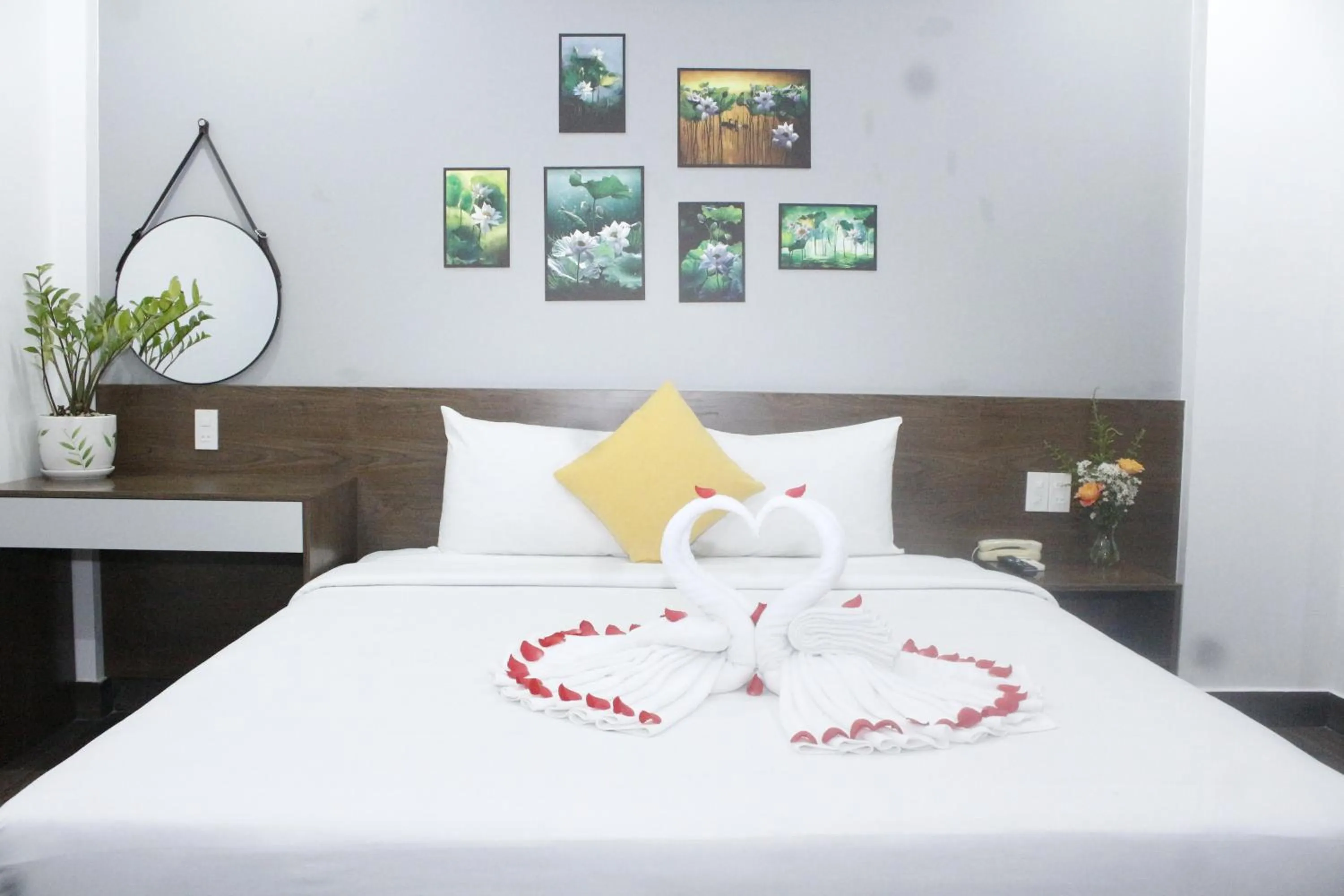 Bedroom, Bed in Hue Royal Hotel