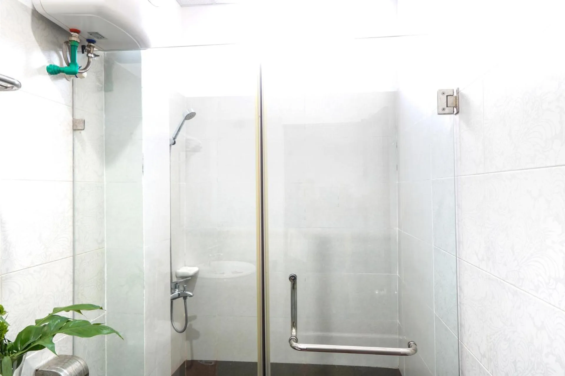 Shower in Hue Royal Hotel