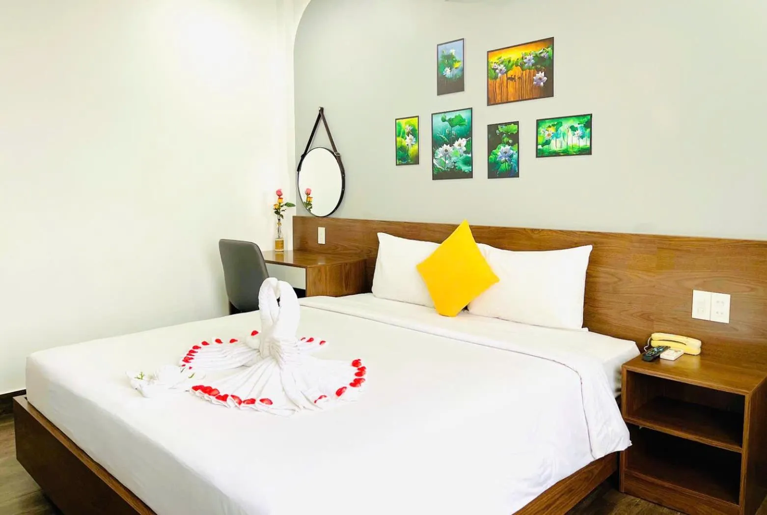 Bed in Hue Royal Hotel