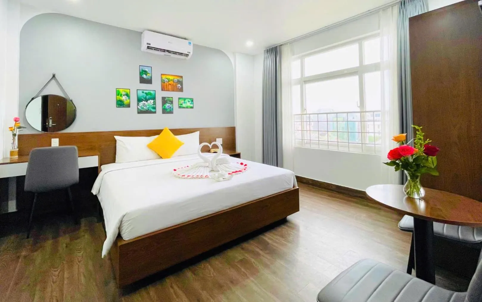 Photo of the whole room, Bed in Hue Royal Hotel